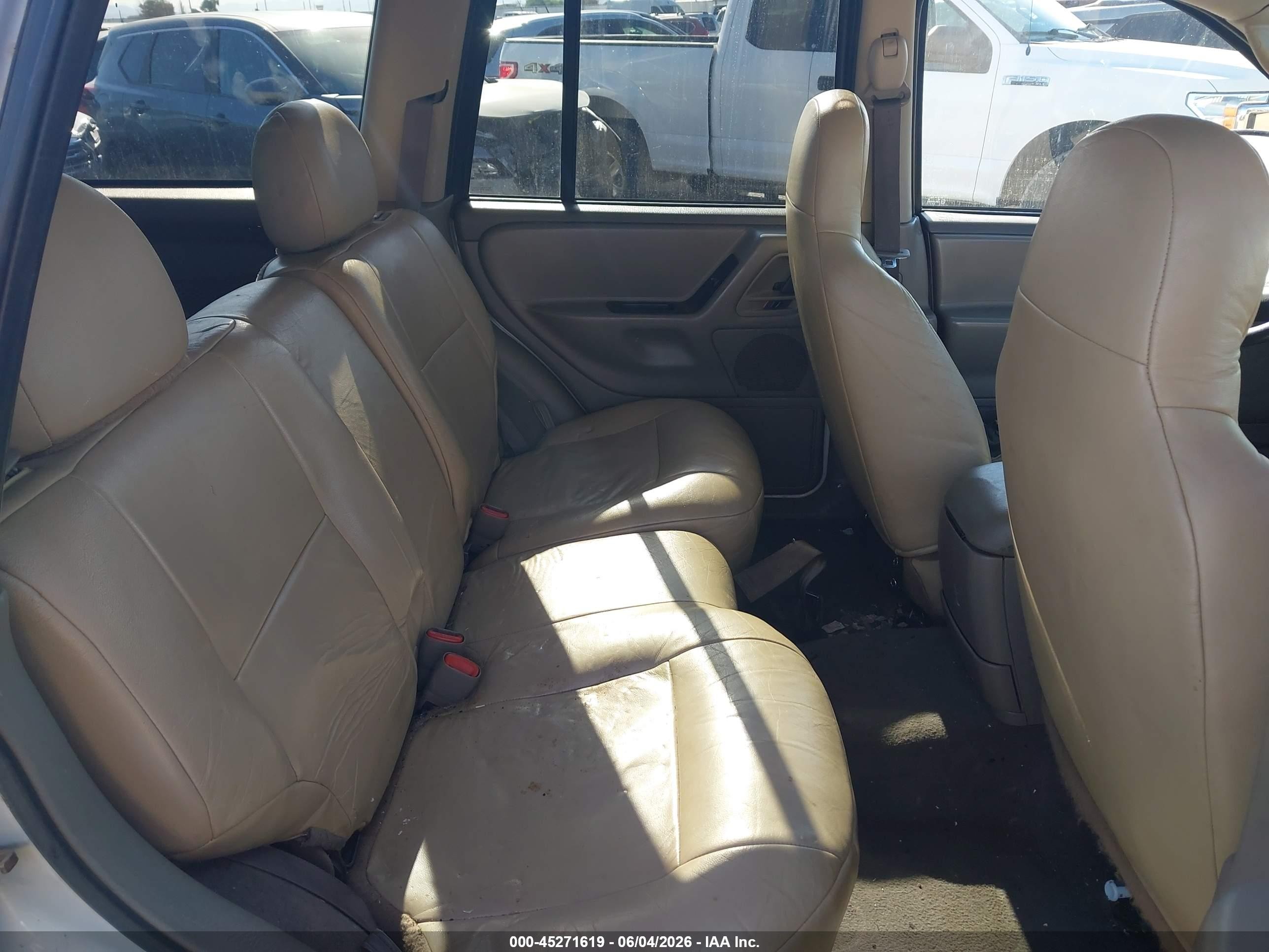 2004 Jeep Grand Cherokee Laredo Silver vin: 1J4GW48S04C326129