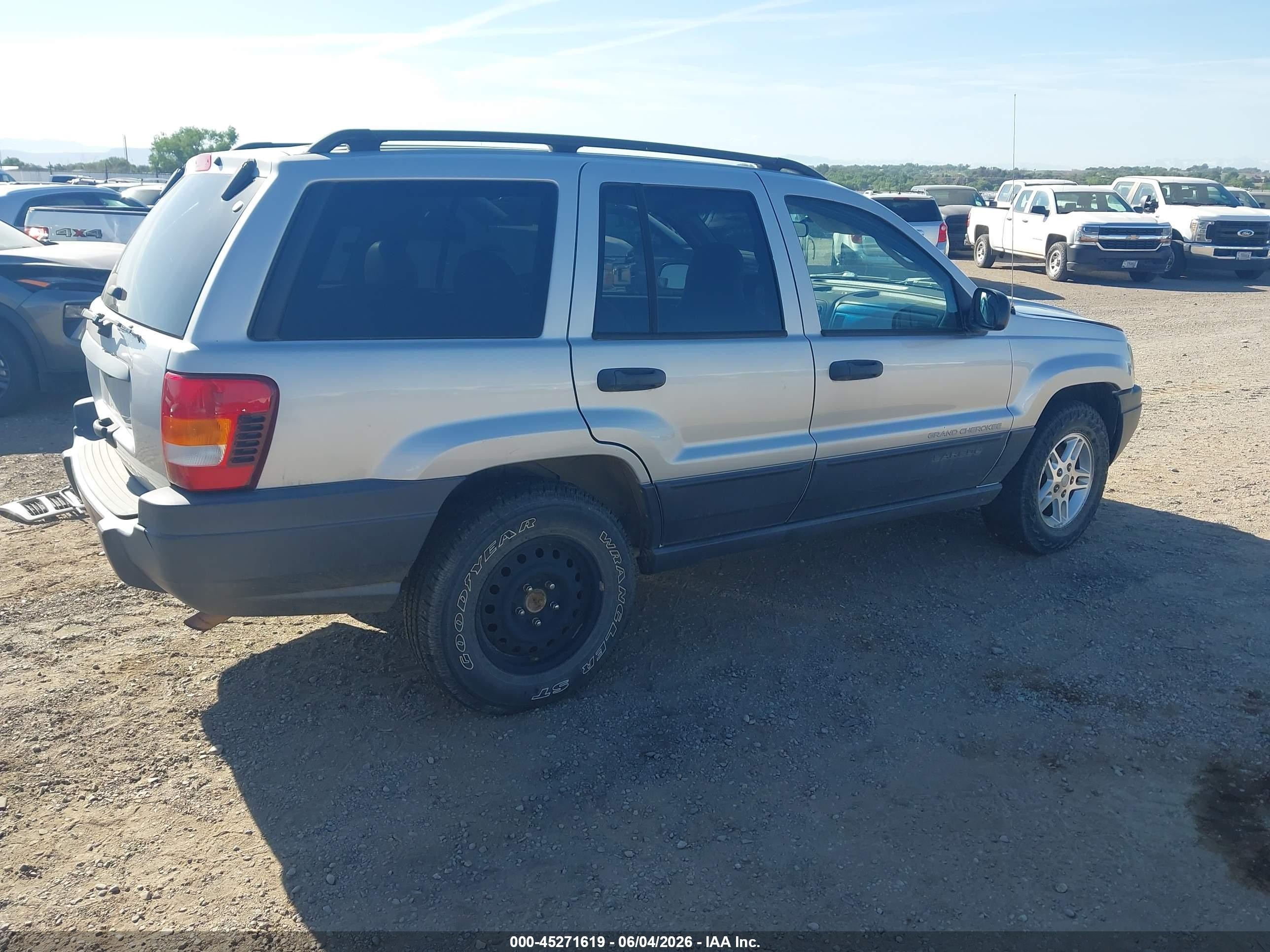 2004 Jeep Grand Cherokee Laredo Silver vin: 1J4GW48S04C326129