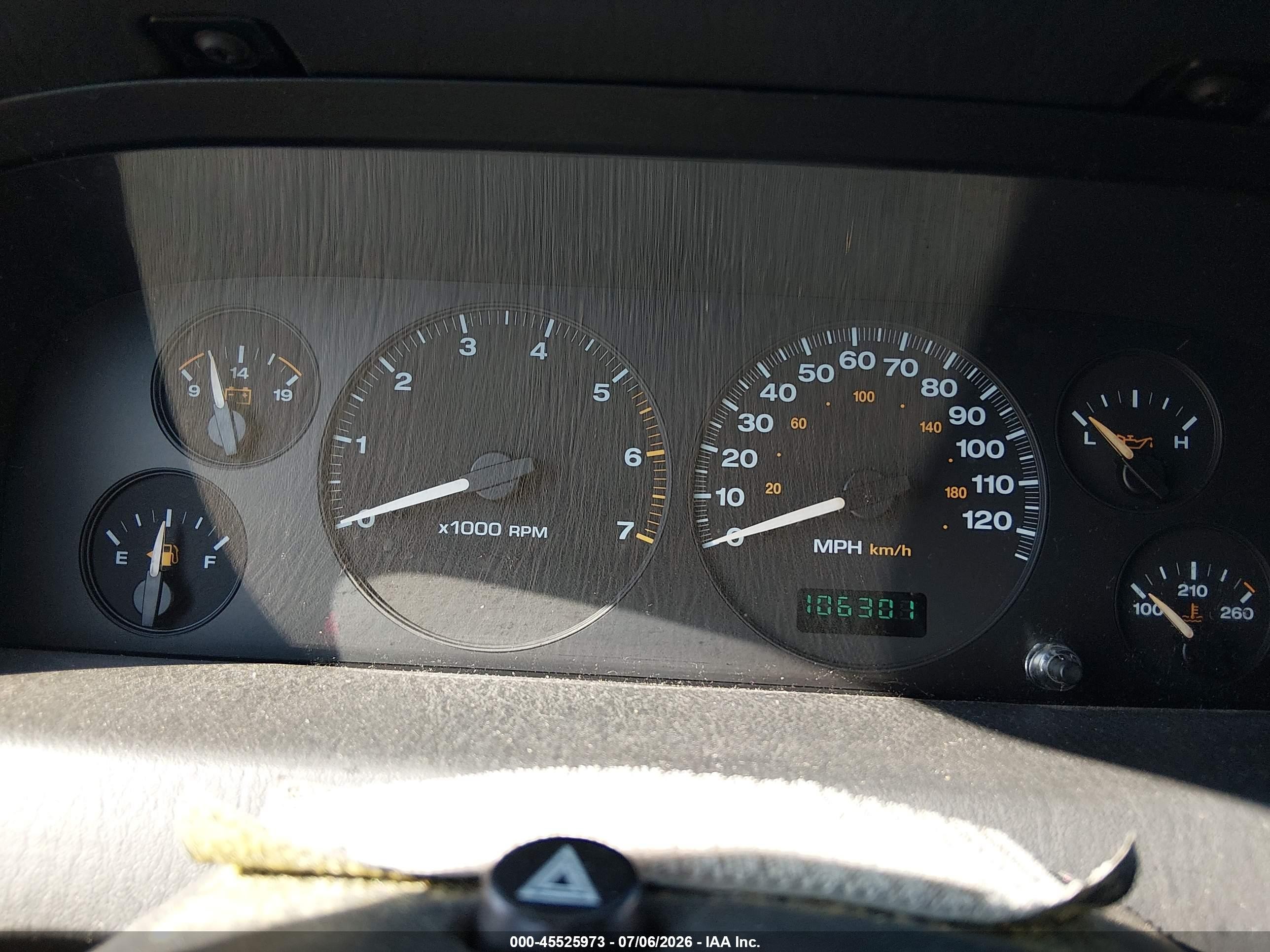 2004 Jeep Grand Cherokee Laredo Red vin: 1J4GW48S04C425341