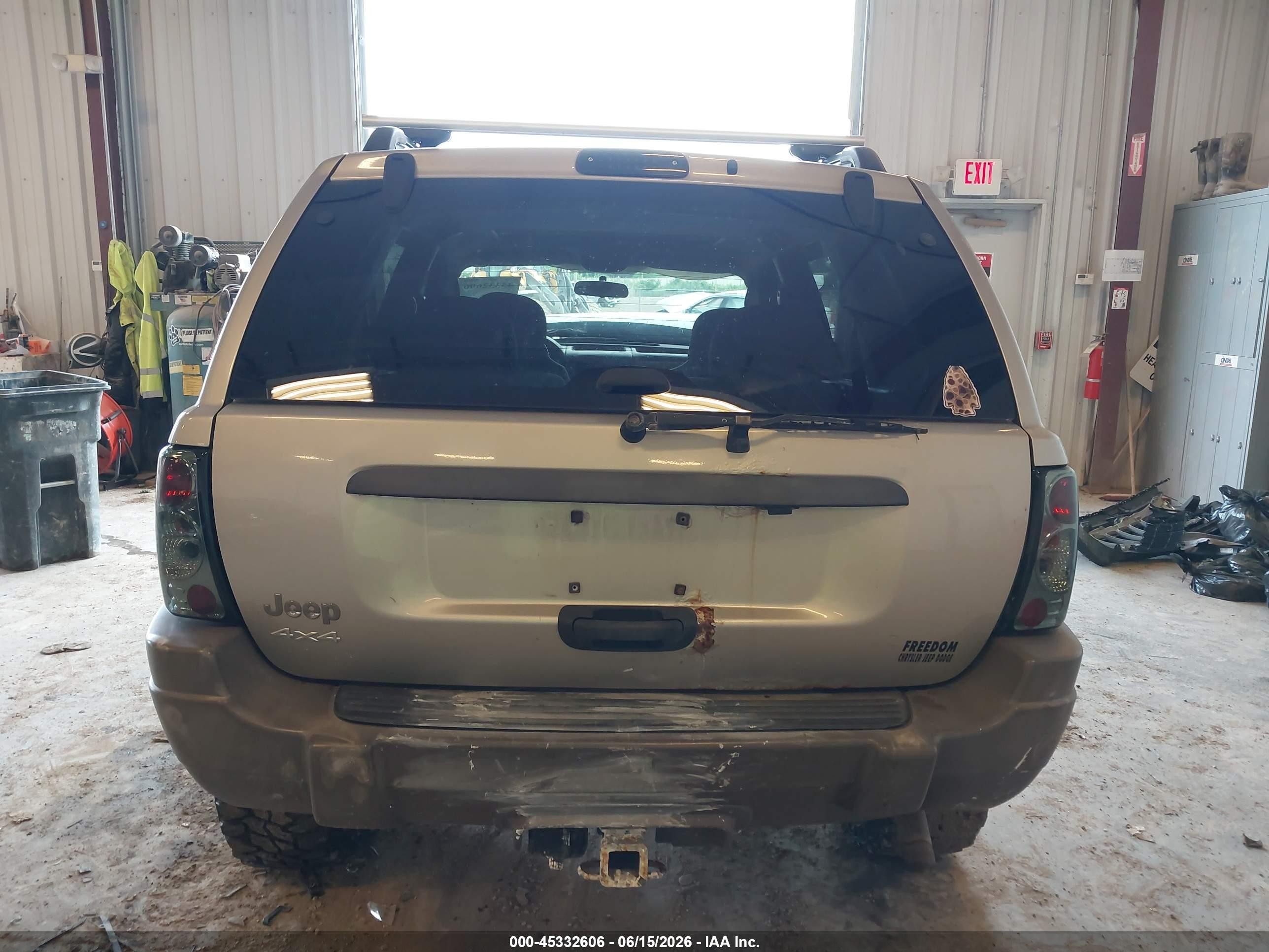 2004 Jeep Grand Cherokee Laredo Silver vin: 1J4GW48S14C185202