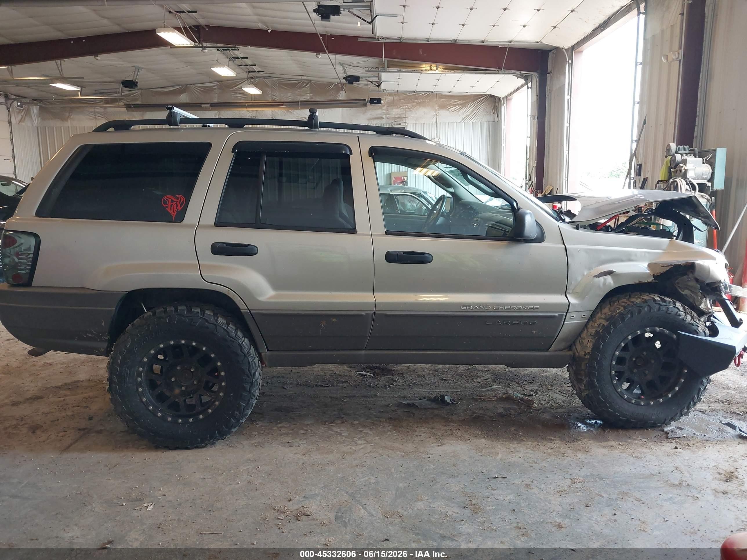 2004 Jeep Grand Cherokee Laredo Silver vin: 1J4GW48S14C185202