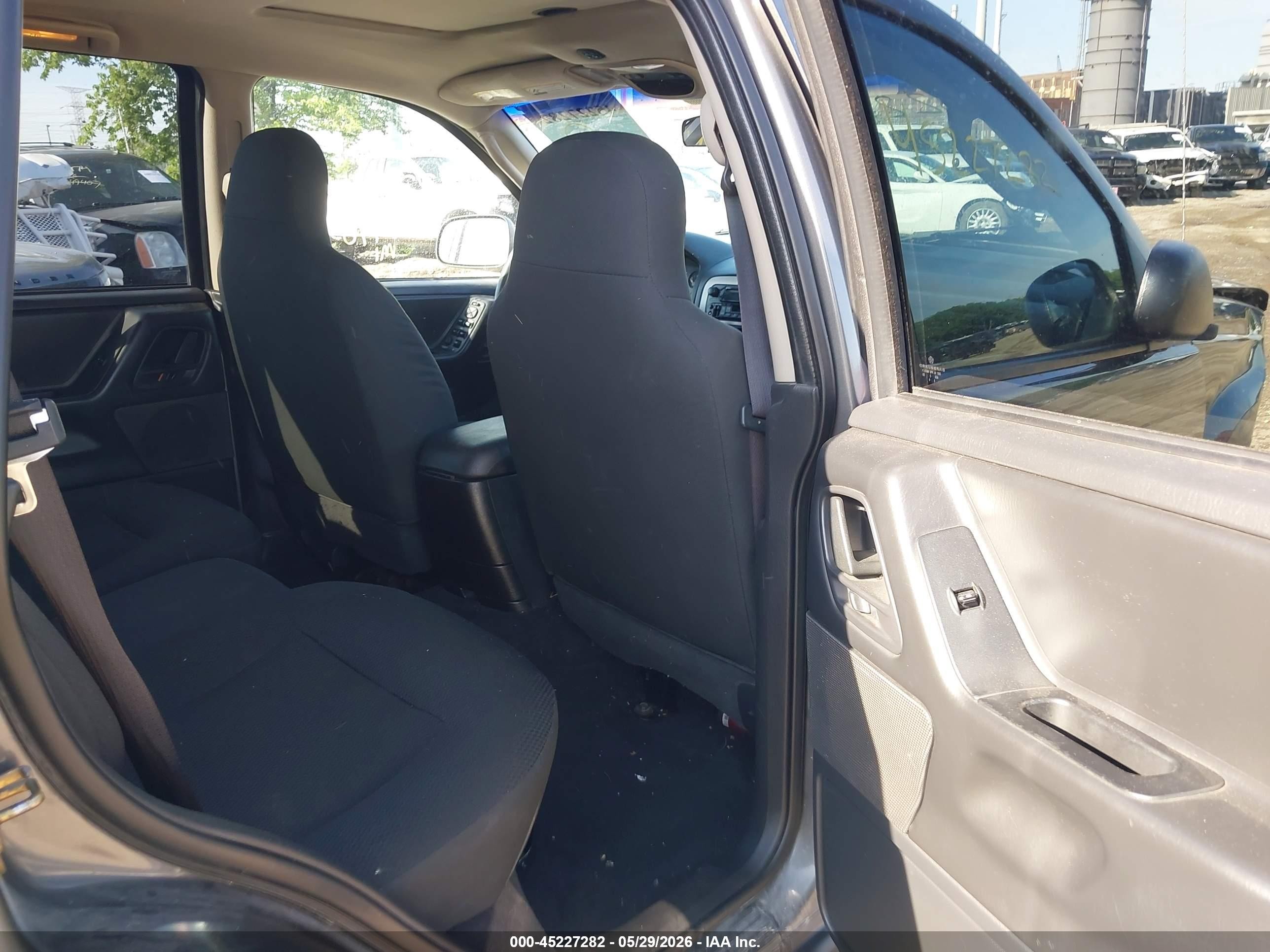2003 Jeep Grand Cherokee Laredo Gray vin: 1J4GW48S23C567561