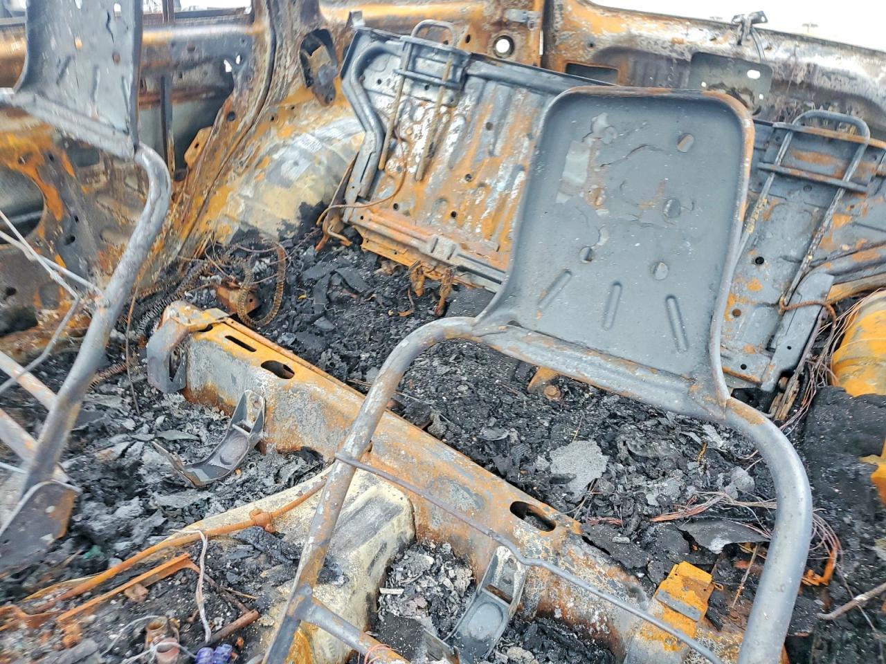 2004 Jeep Grand Cherokee Laredo Burn vin: 1J4GW48S34C325430