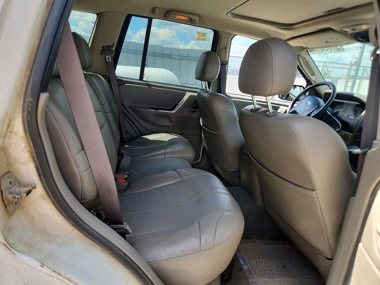 2004 Jeep Grand Cherokee Laredo White vin: 1J4GW48S34C378287