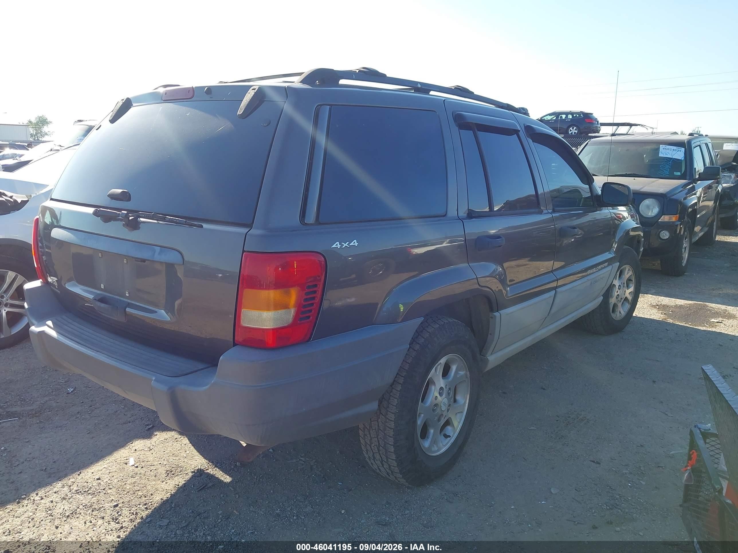 2000 Jeep Grand Cherokee Laredo Gray vin: 1J4GW48S3YC109843