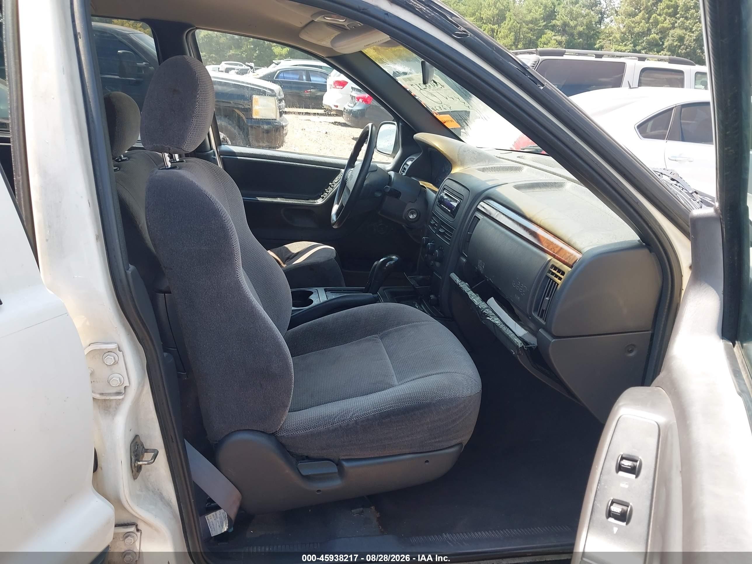 2000 Jeep Grand Cherokee Laredo White vin: 1J4GW48S3YC133771
