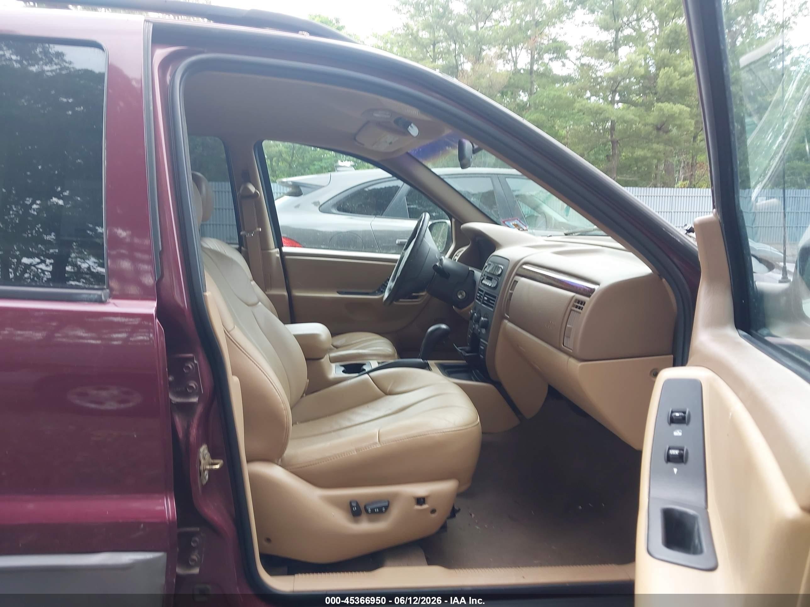2000 Jeep Grand Cherokee Laredo Red vin: 1J4GW48S3YC266353