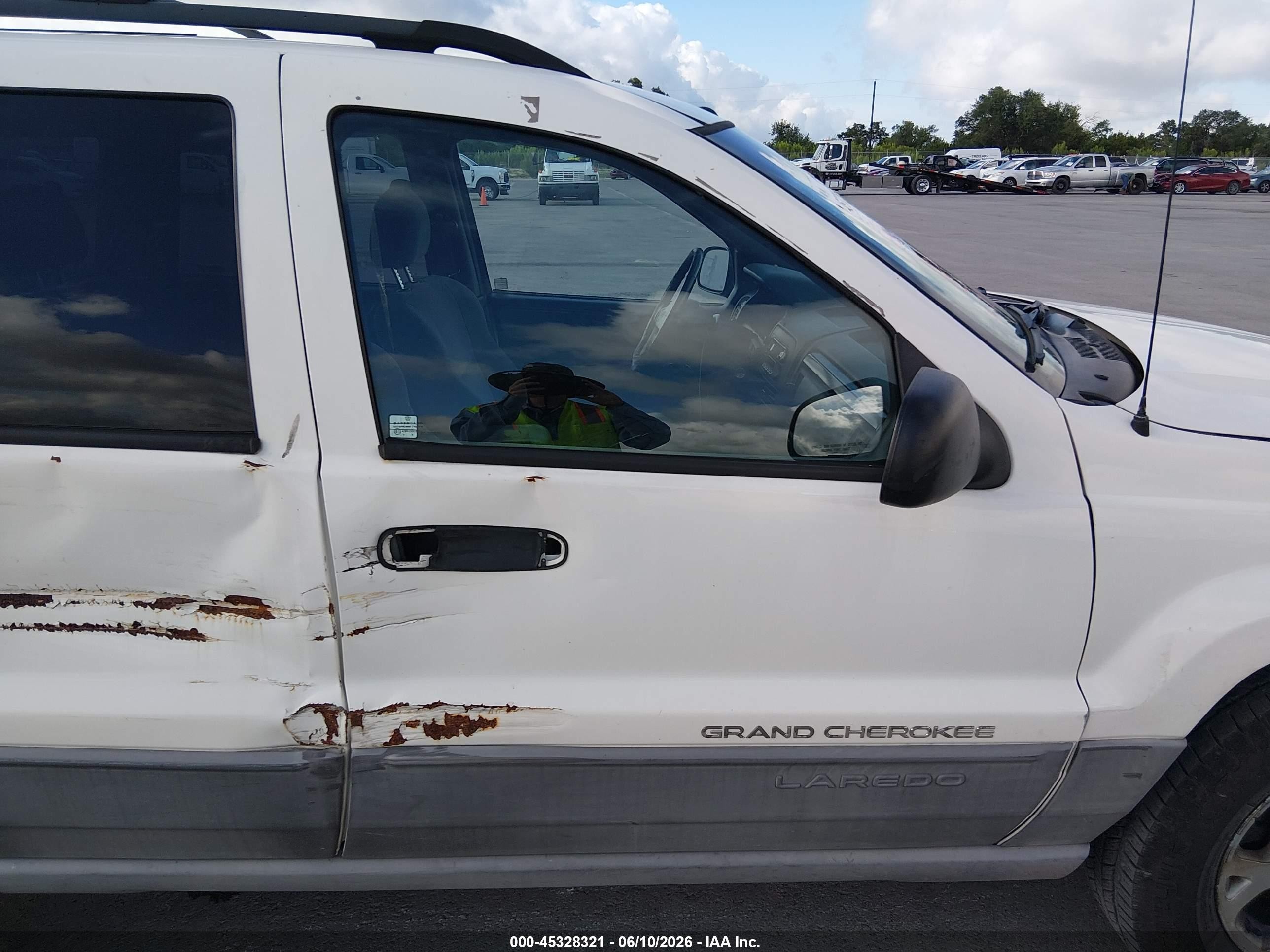 2000 Jeep Grand Cherokee Laredo White vin: 1J4GW48S4YC189539