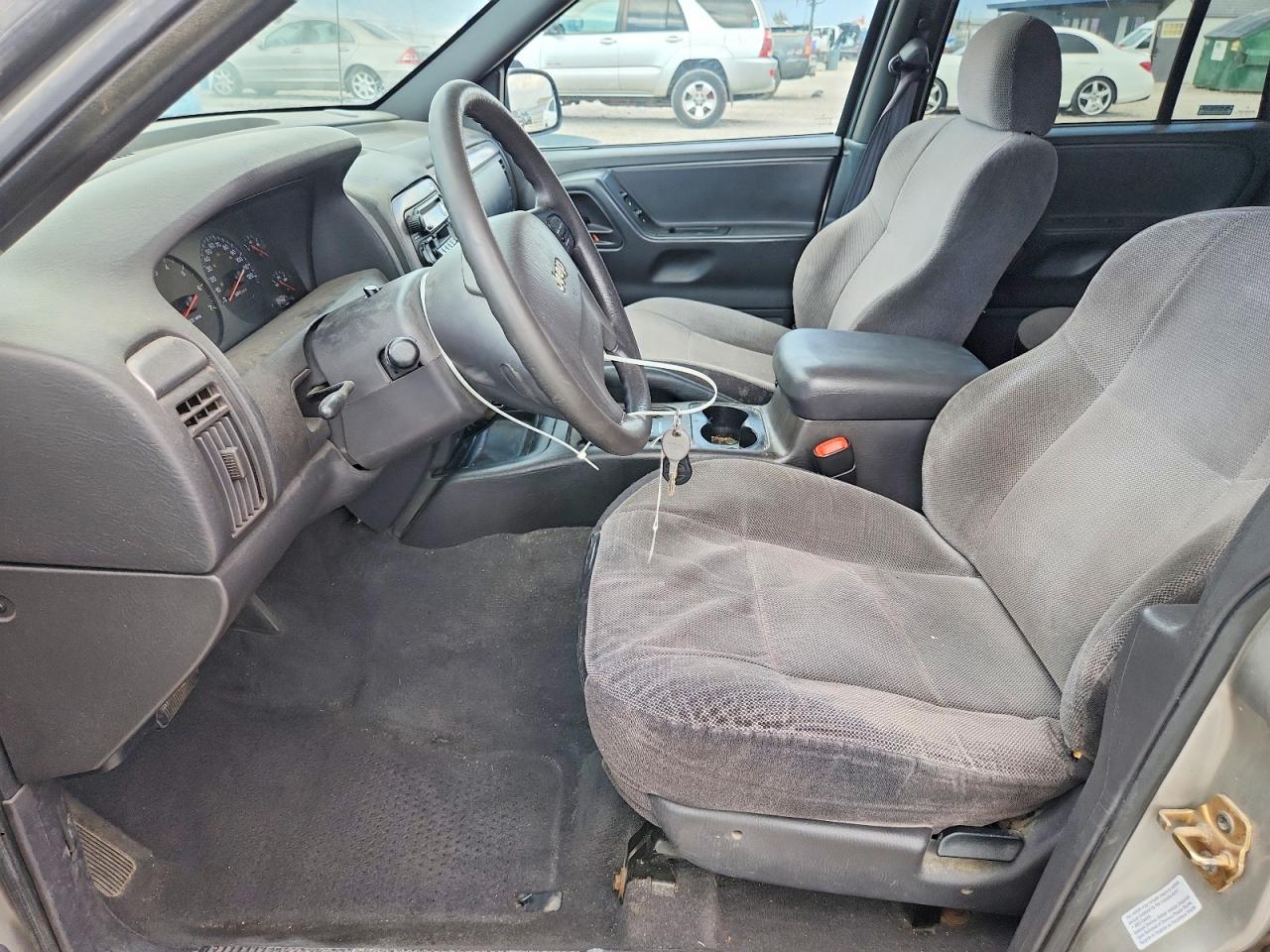 2001 Jeep Grand Cherokee Laredo Silver vin: 1J4GW48S51C599854