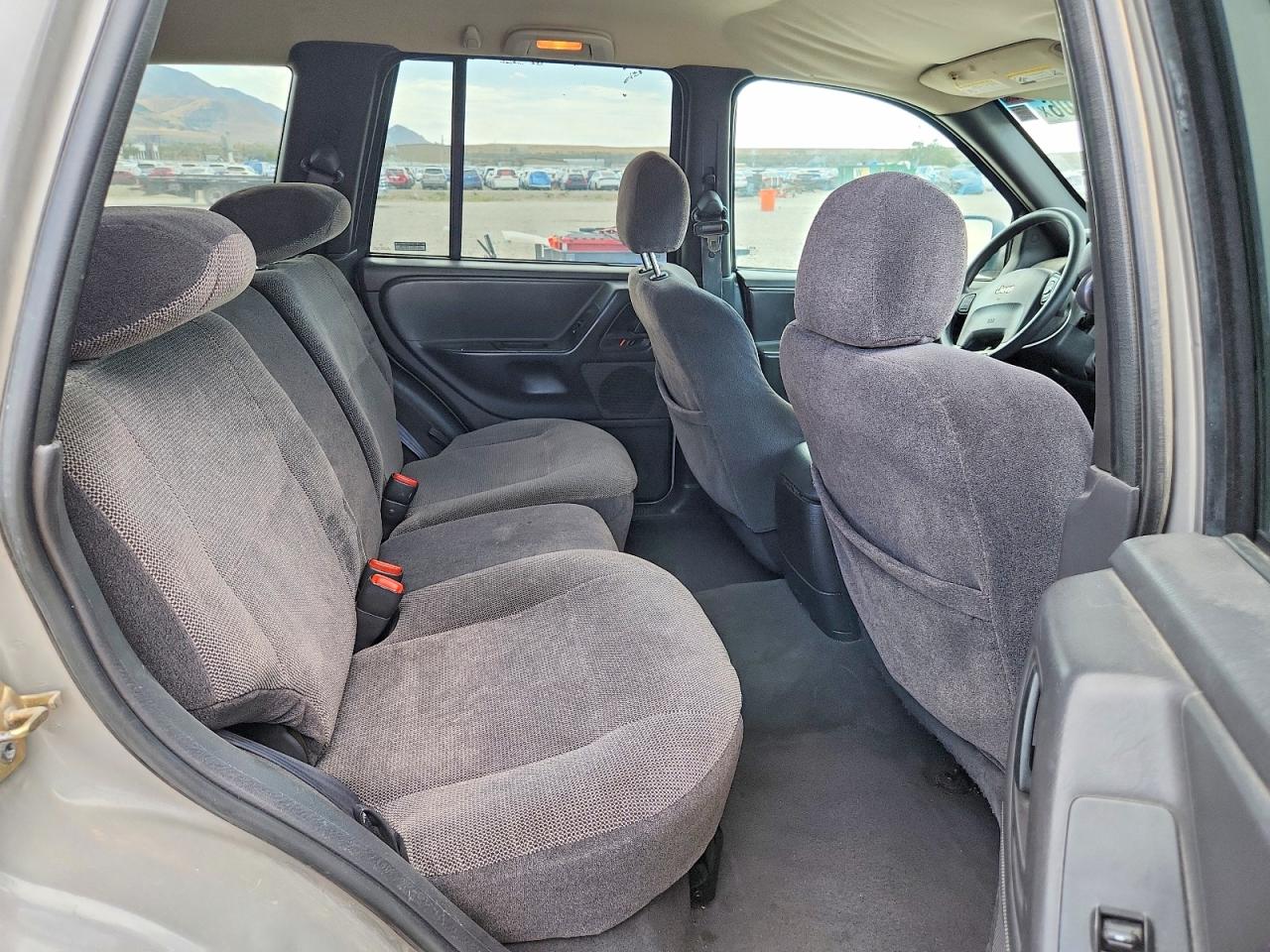 2001 Jeep Grand Cherokee Laredo Silver vin: 1J4GW48S51C599854