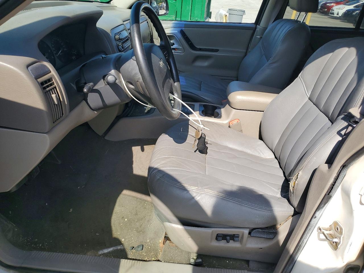 2002 Jeep Grand Cherokee Laredo White vin: 1J4GW48S52C260822