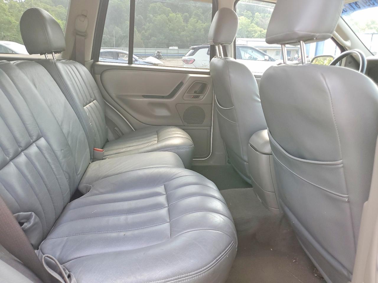 2002 Jeep Grand Cherokee Laredo White vin: 1J4GW48S52C260822