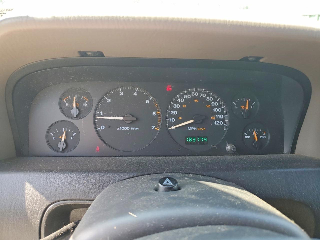 2002 Jeep Grand Cherokee Laredo White vin: 1J4GW48S52C260822