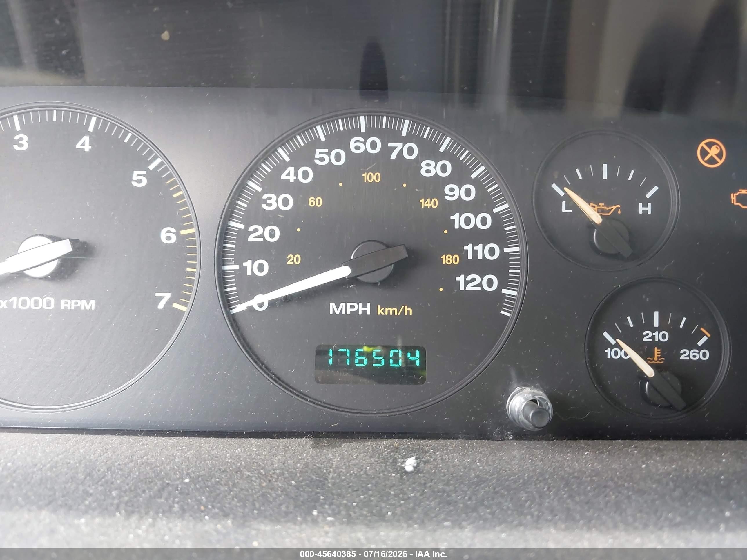 2004 Jeep Grand Cherokee Laredo White vin: 1J4GW48S54C344142
