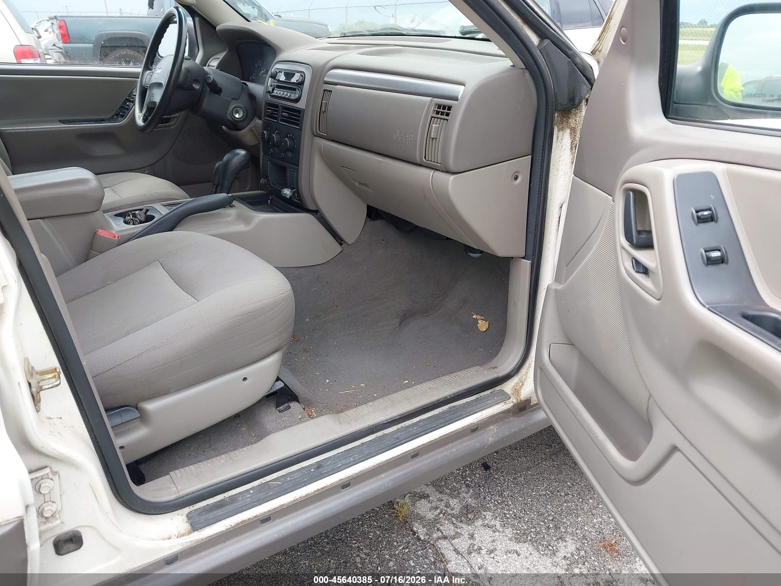 2004 Jeep Grand Cherokee Laredo White vin: 1J4GW48S54C344142