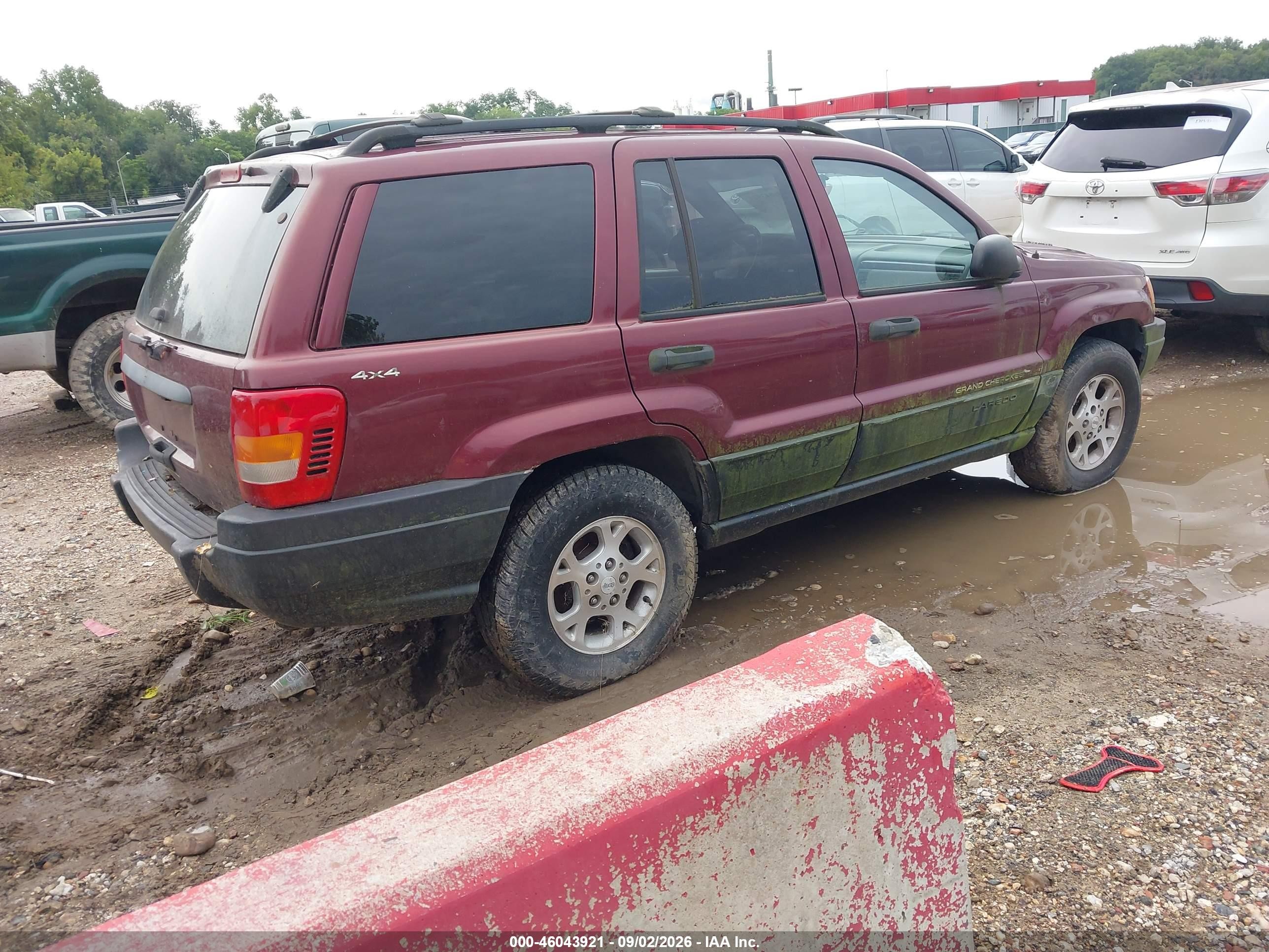 2000 Jeep Grand Cherokee Laredo Бордовый vin: 1J4GW48S5YC114588