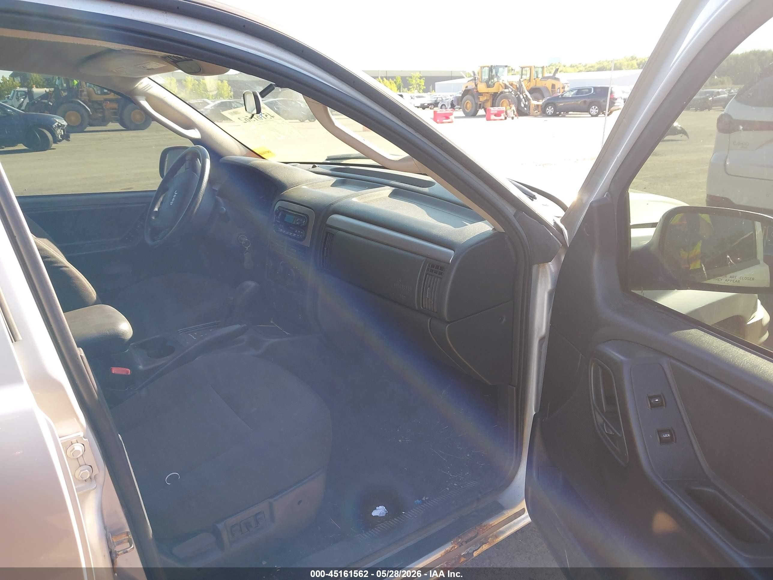 2004 Jeep Grand Cherokee Laredo Серебряный vin: 1J4GW48S64C400542
