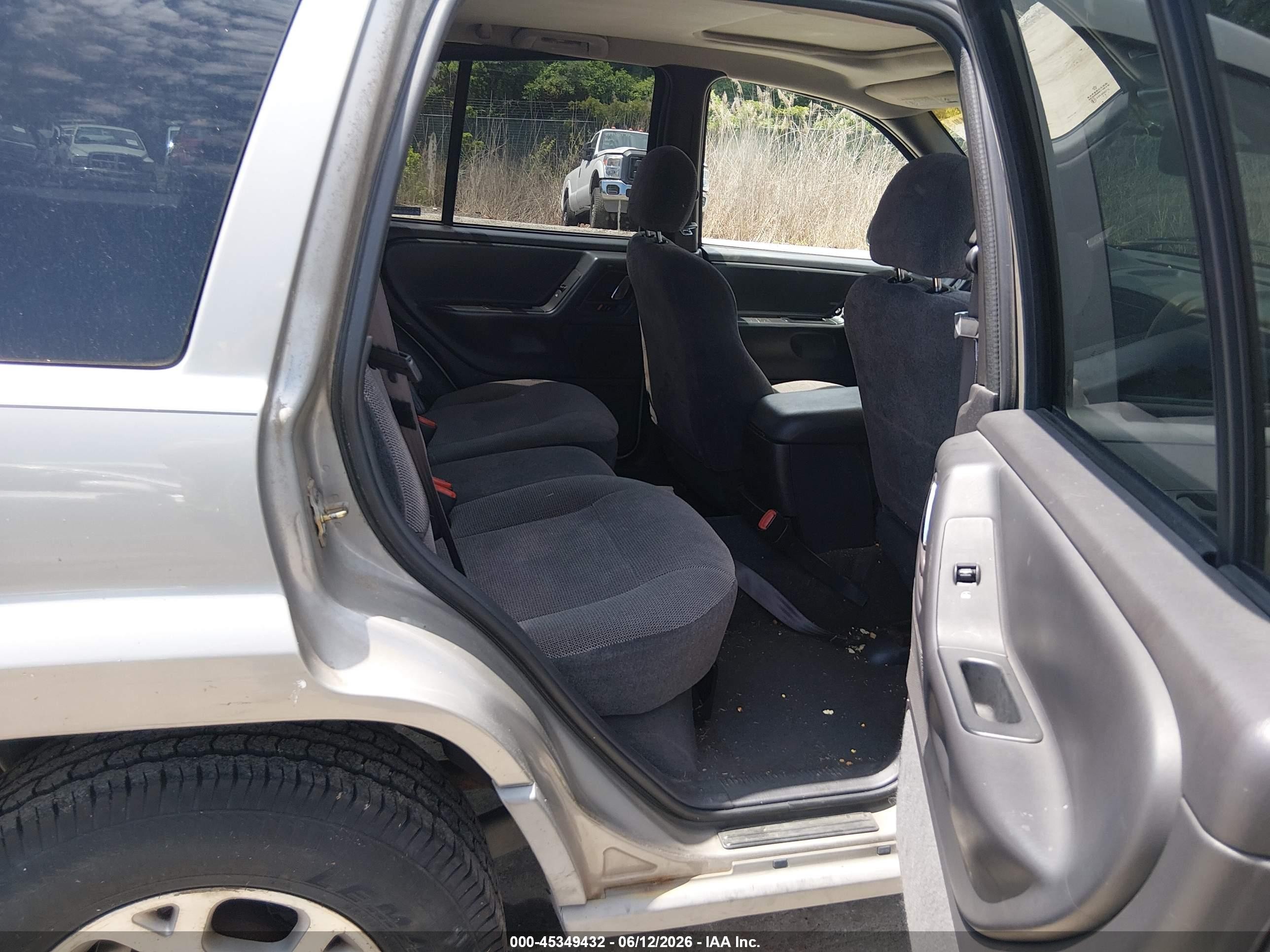 2000 Jeep Grand Cherokee Laredo Gray vin: 1J4GW48S6YC239647