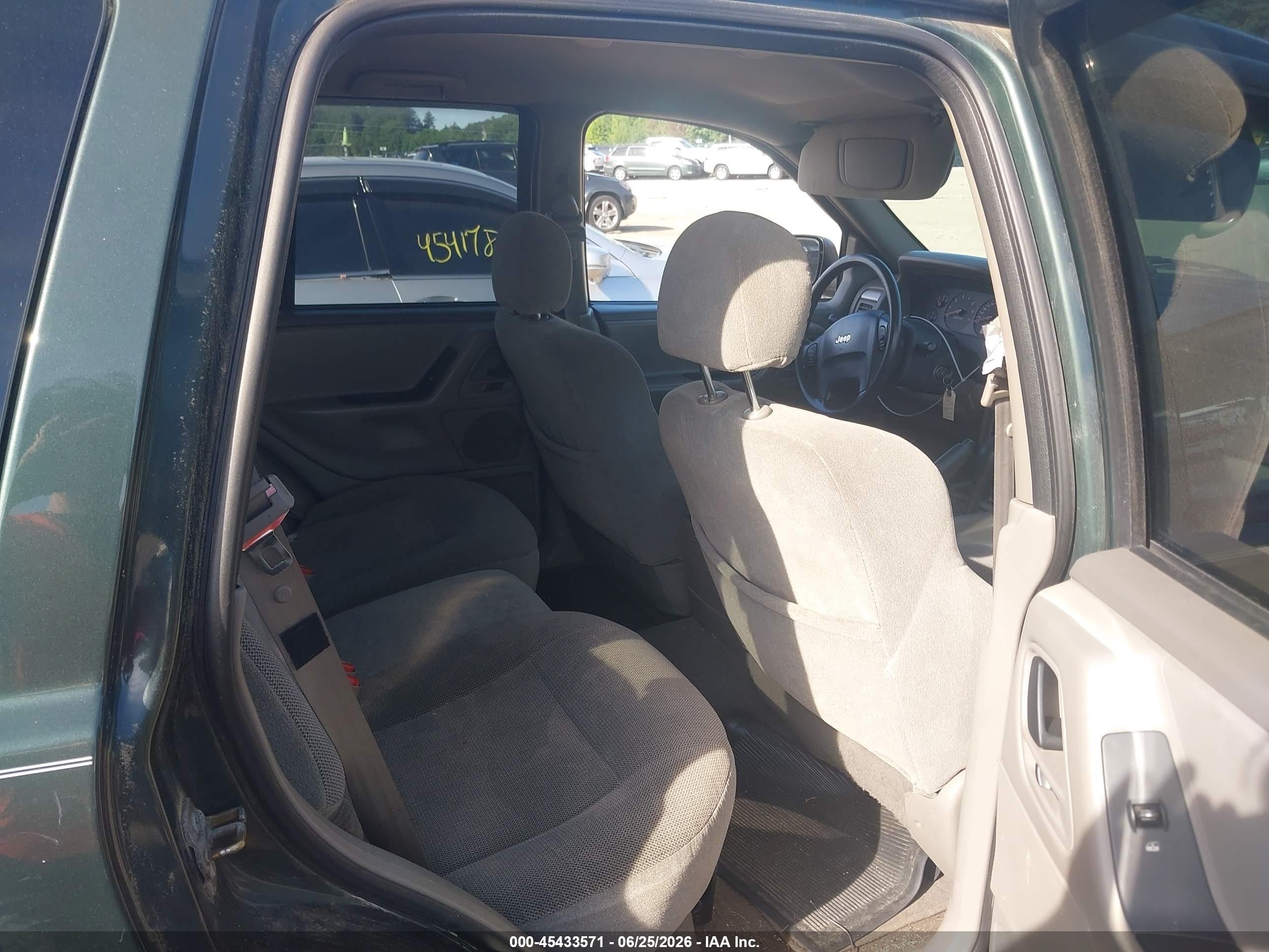 2001 Jeep Grand Cherokee Laredo Green vin: 1J4GW48S71C625855
