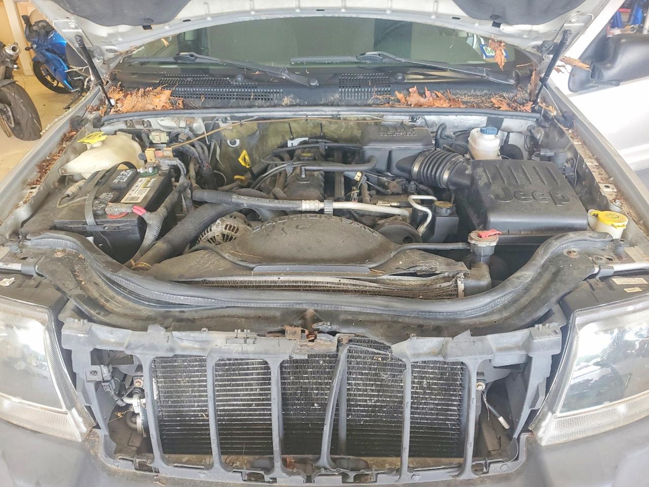 2004 Jeep Grand Cherokee Laredo Silver vin: 1J4GW48S74C133881