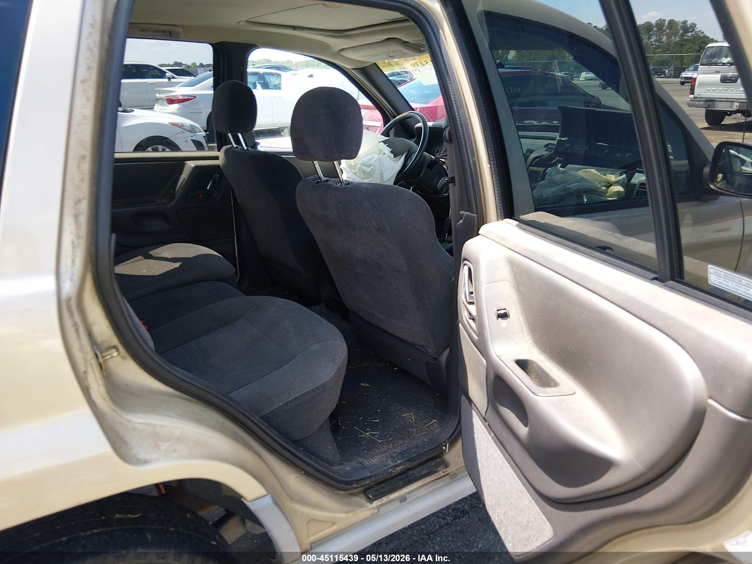 2000 Jeep Grand Cherokee Laredo Gold vin: 1J4GW48S7YC248924