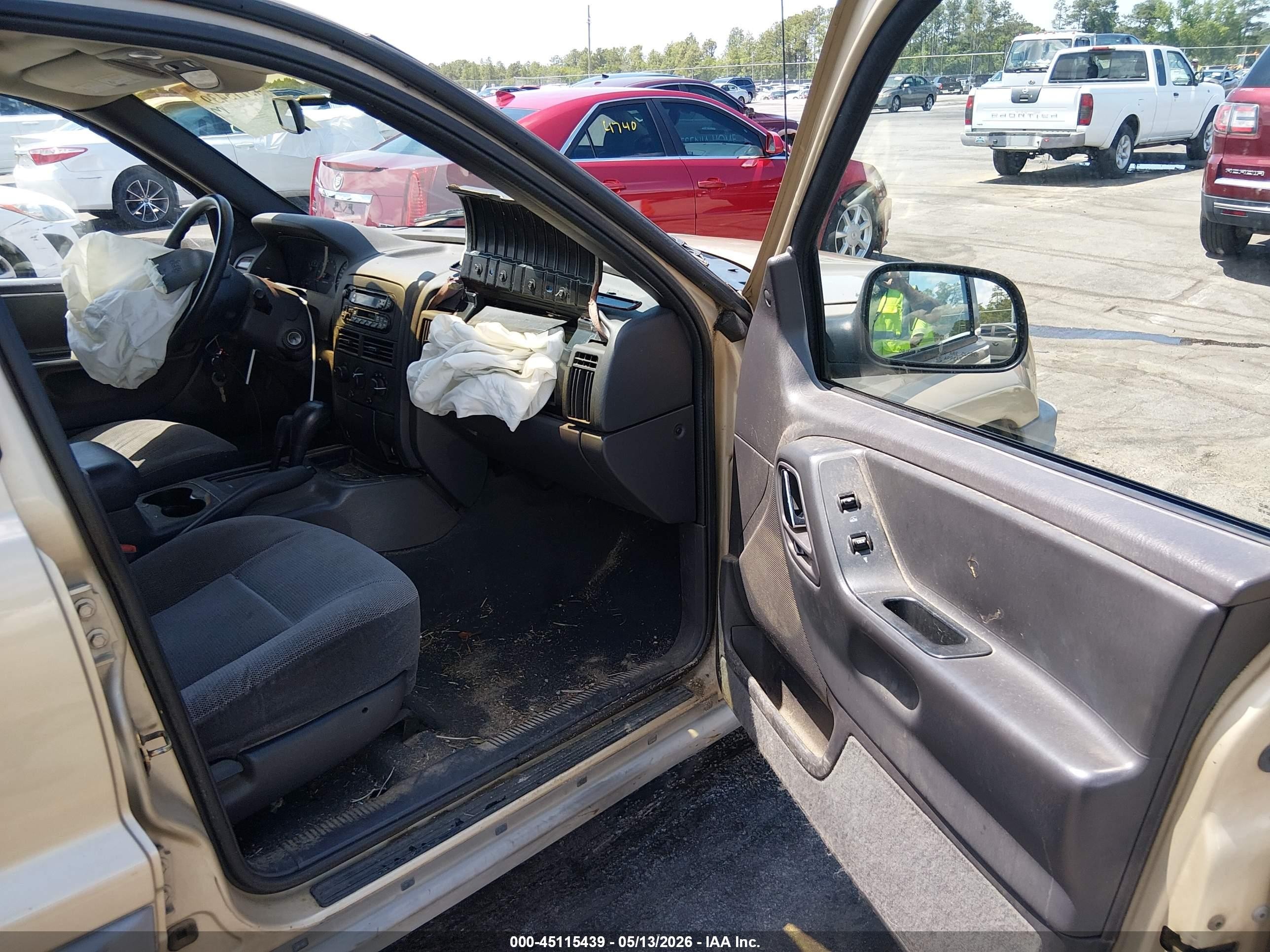 2000 Jeep Grand Cherokee Laredo Gold vin: 1J4GW48S7YC248924