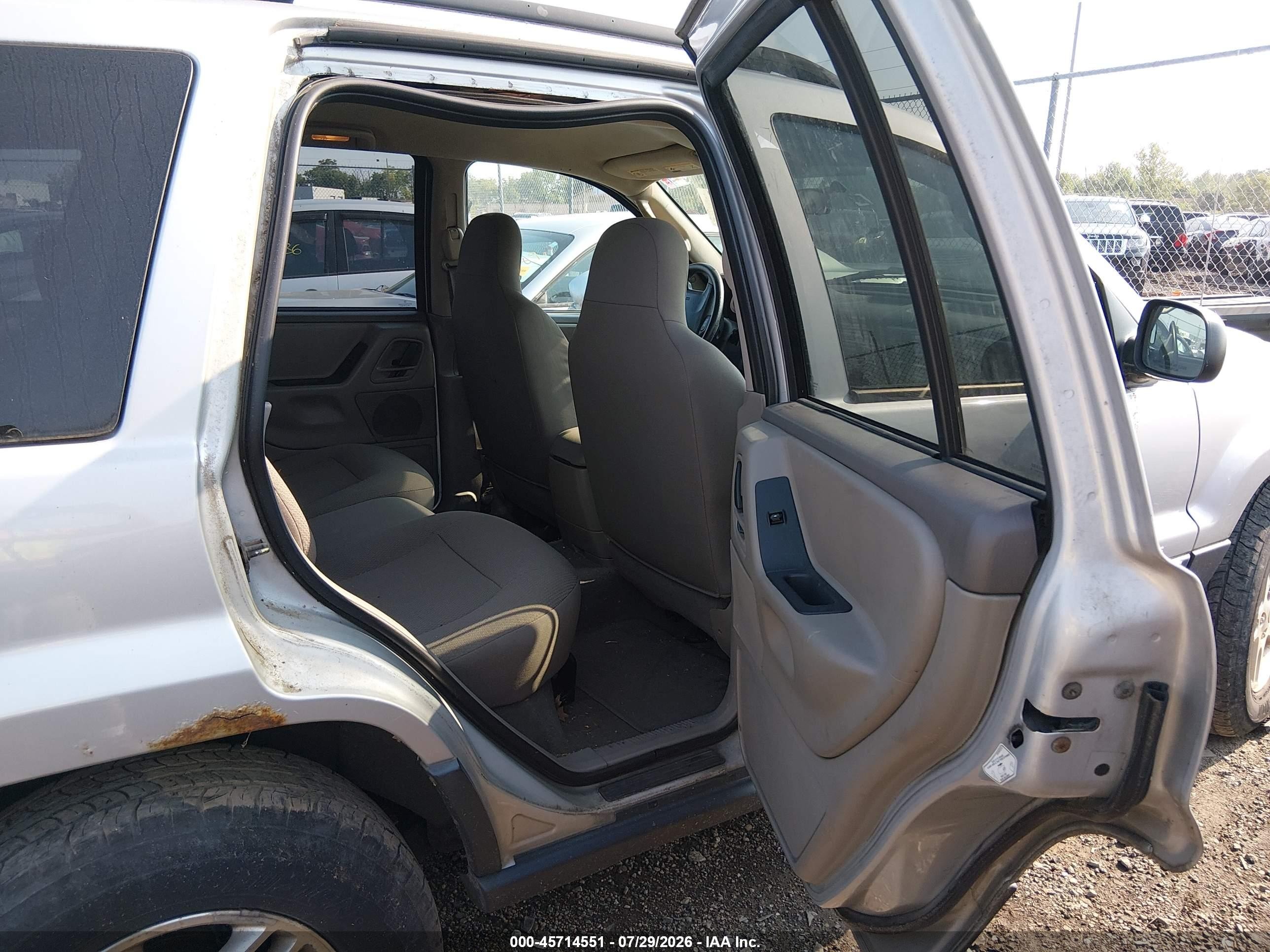 2003 Jeep Grand Cherokee Laredo Silver vin: 1J4GW48S83C564003