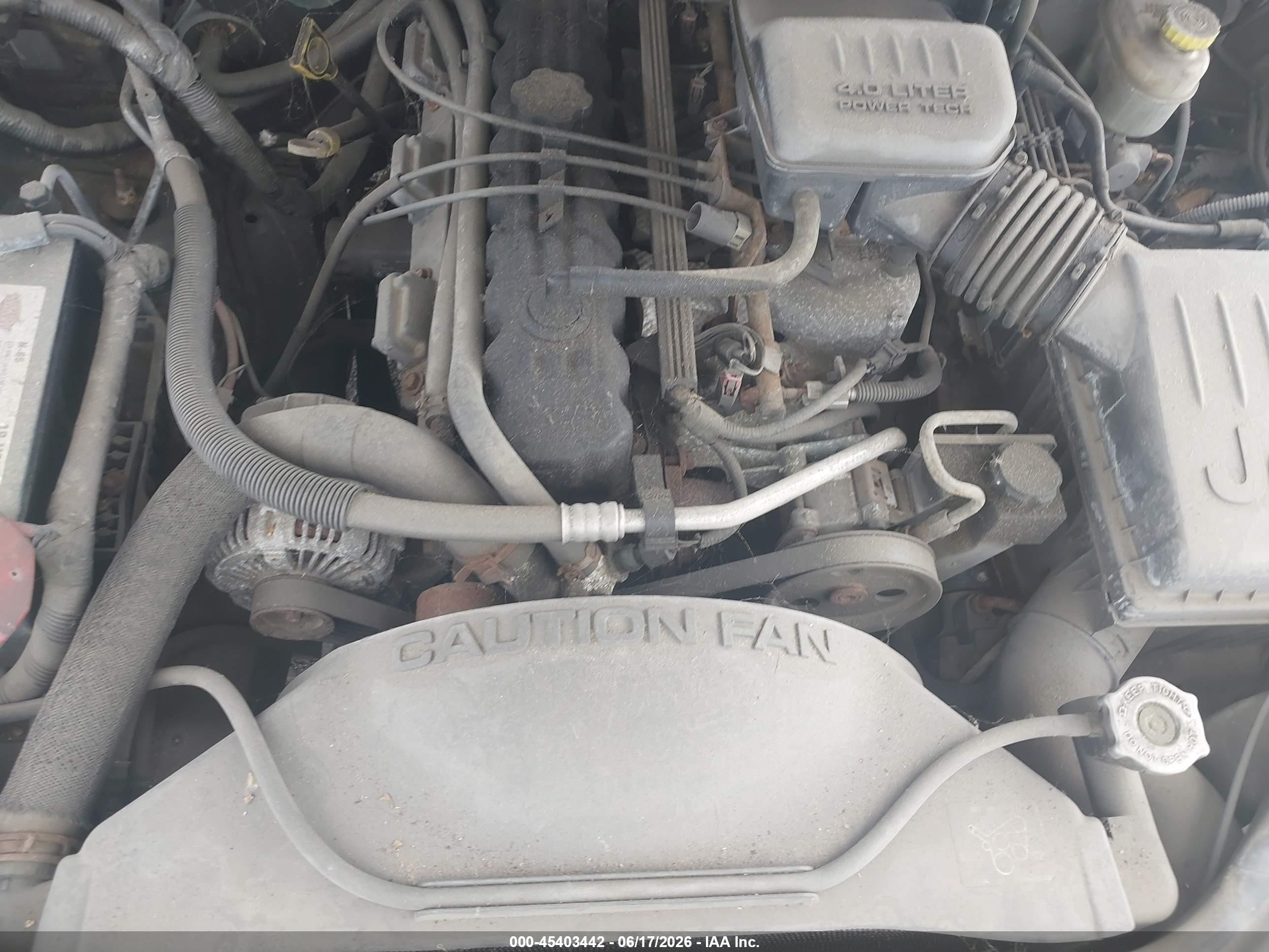 2004 Jeep Grand Cherokee Laredo Silver vin: 1J4GW48S84C337945