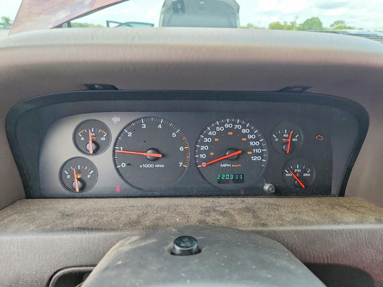 2000 Jeep Grand Cherokee Laredo Темно-бордовый vin: 1J4GW48S8YC296349