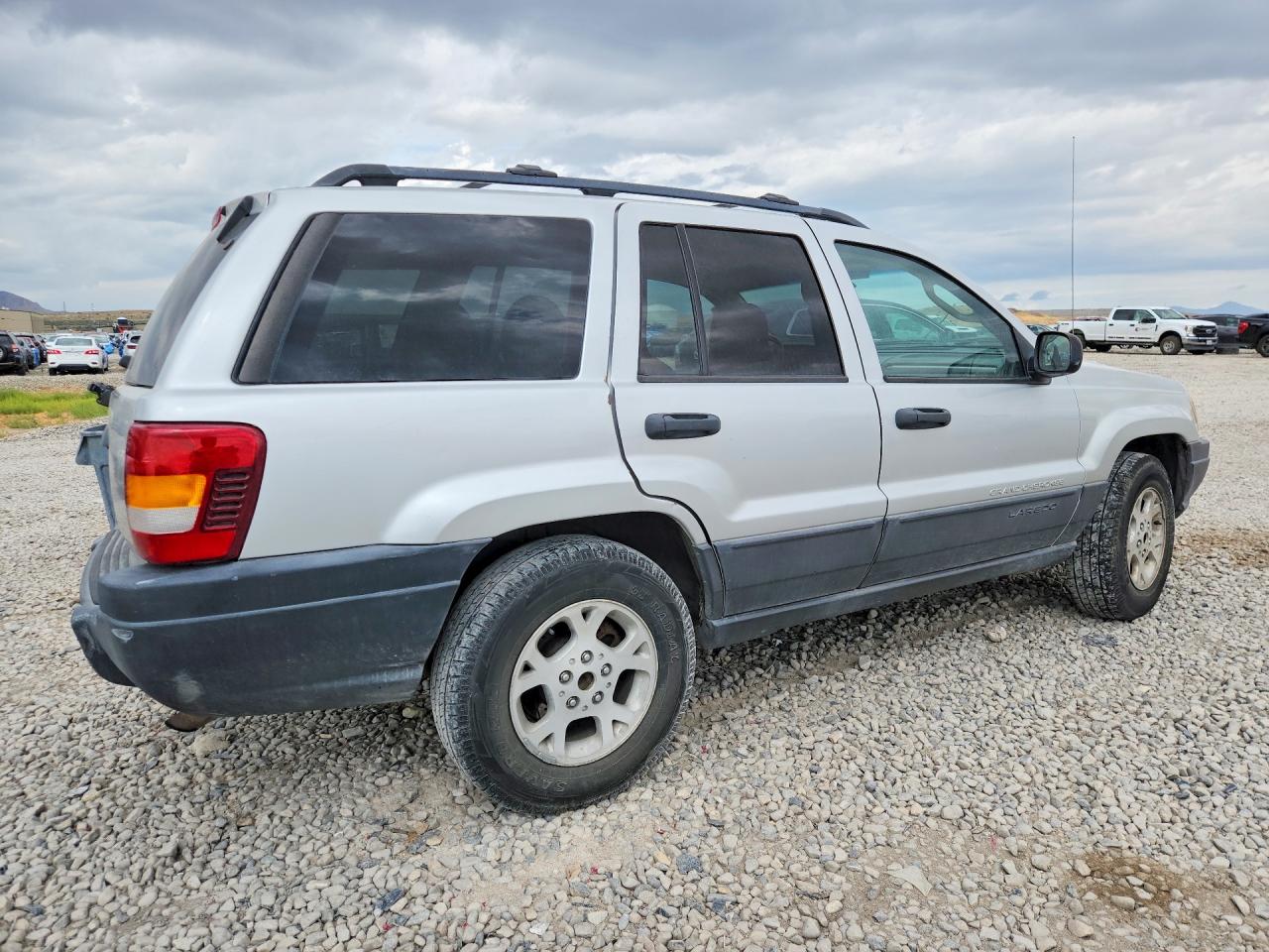 2003 Jeep Grand Cherokee Laredo Серебряный vin: 1J4GW48S93C596149