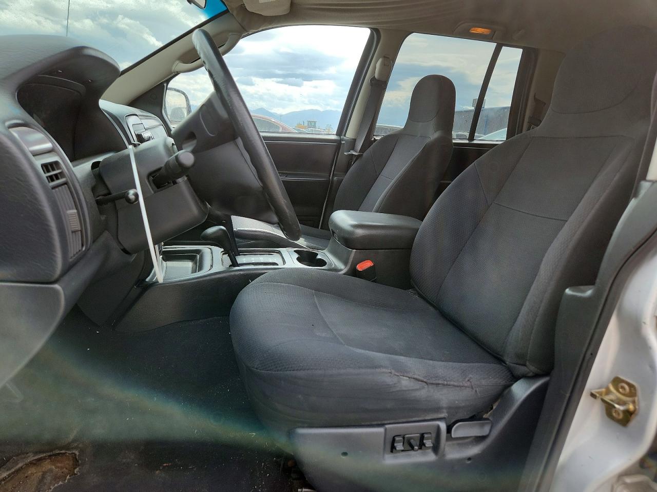 2003 Jeep Grand Cherokee Laredo Серебряный vin: 1J4GW48S93C596149