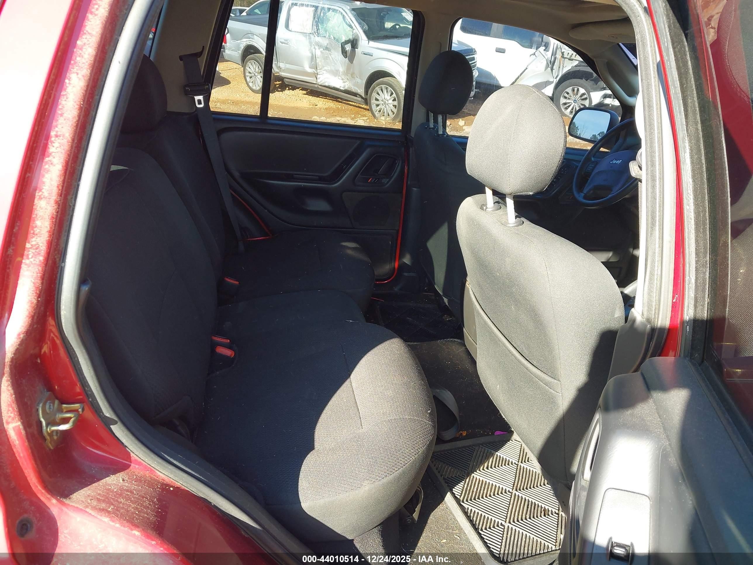 2004 Jeep Grand Cherokee Laredo Red vin: 1J4GW48S94C271079
