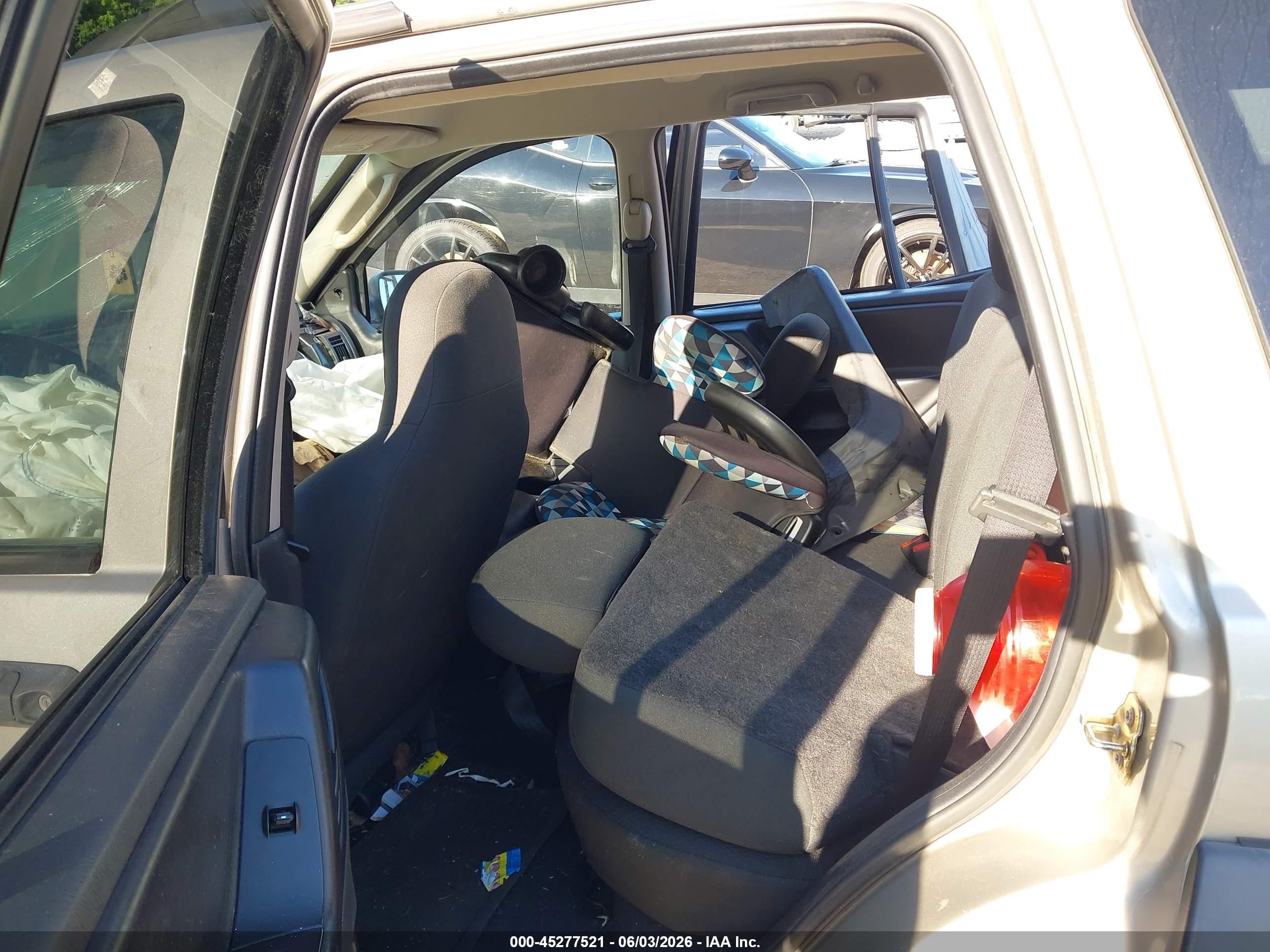 2004 Jeep Grand Cherokee Laredo Silver vin: 1J4GW48S94C302265