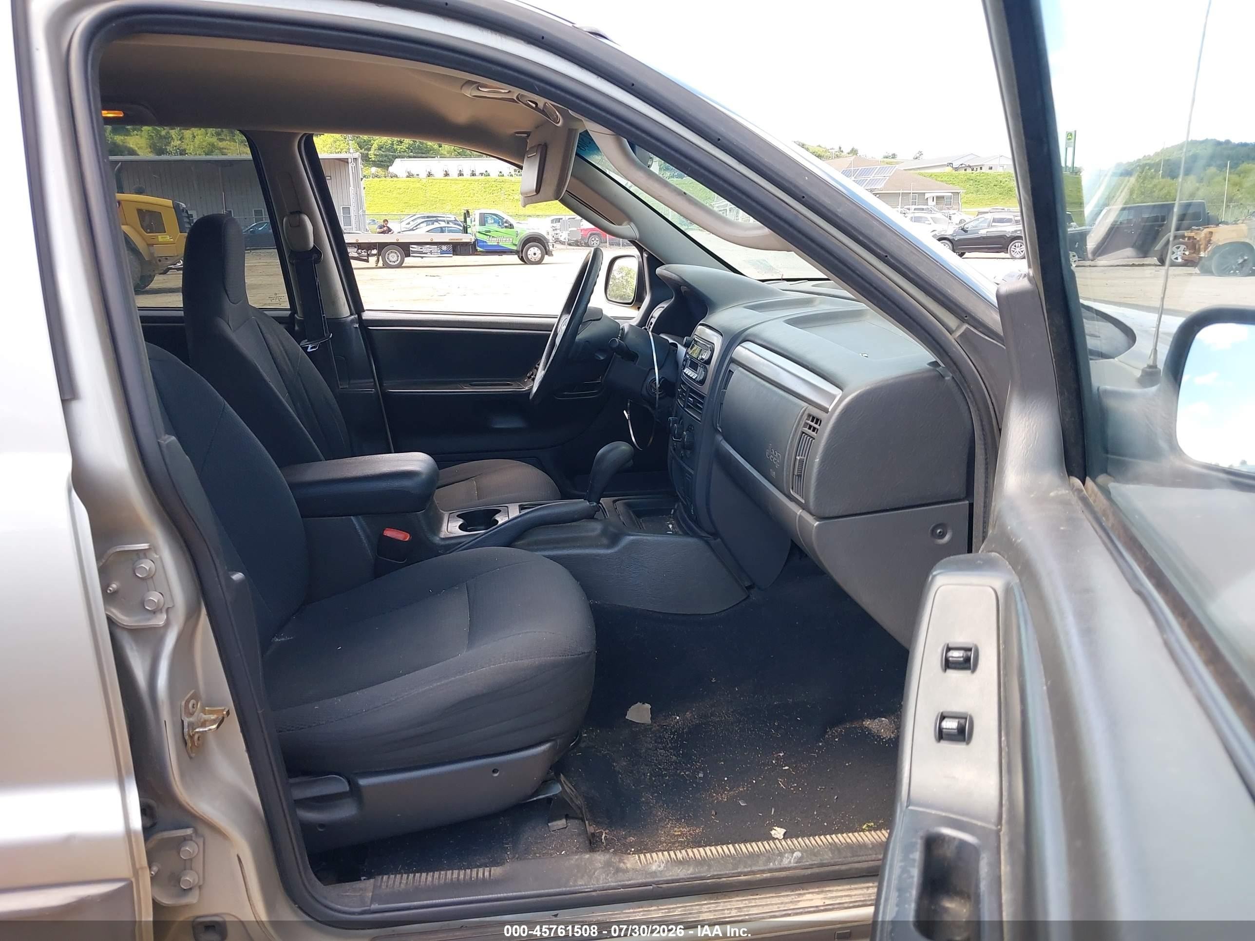 2004 Jeep Grand Cherokee Laredo Gold vin: 1J4GW48S94C354902
