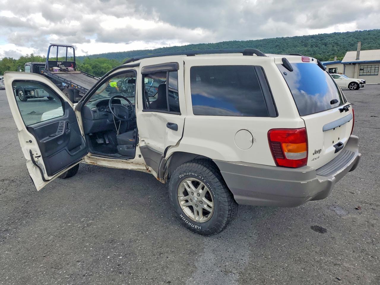 2003 Jeep Grand Cherokee Laredo White vin: 1J4GW48SX3C605828