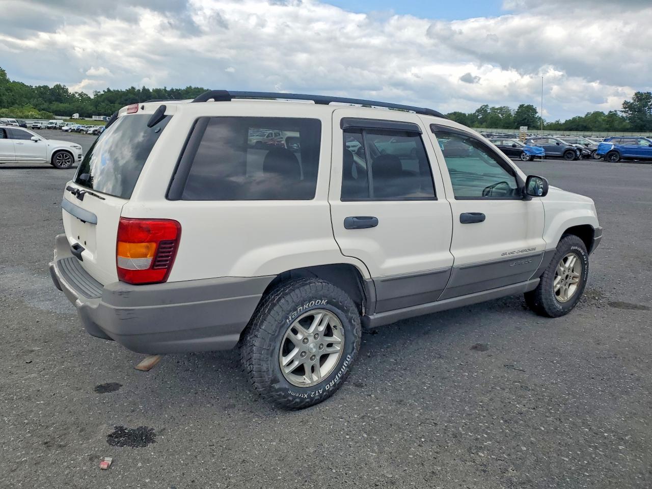 2003 Jeep Grand Cherokee Laredo White vin: 1J4GW48SX3C605828