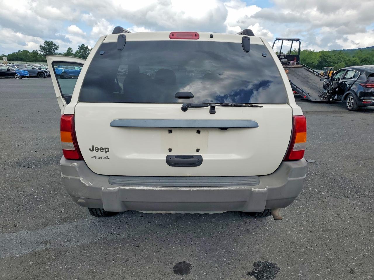 2003 Jeep Grand Cherokee Laredo White vin: 1J4GW48SX3C605828