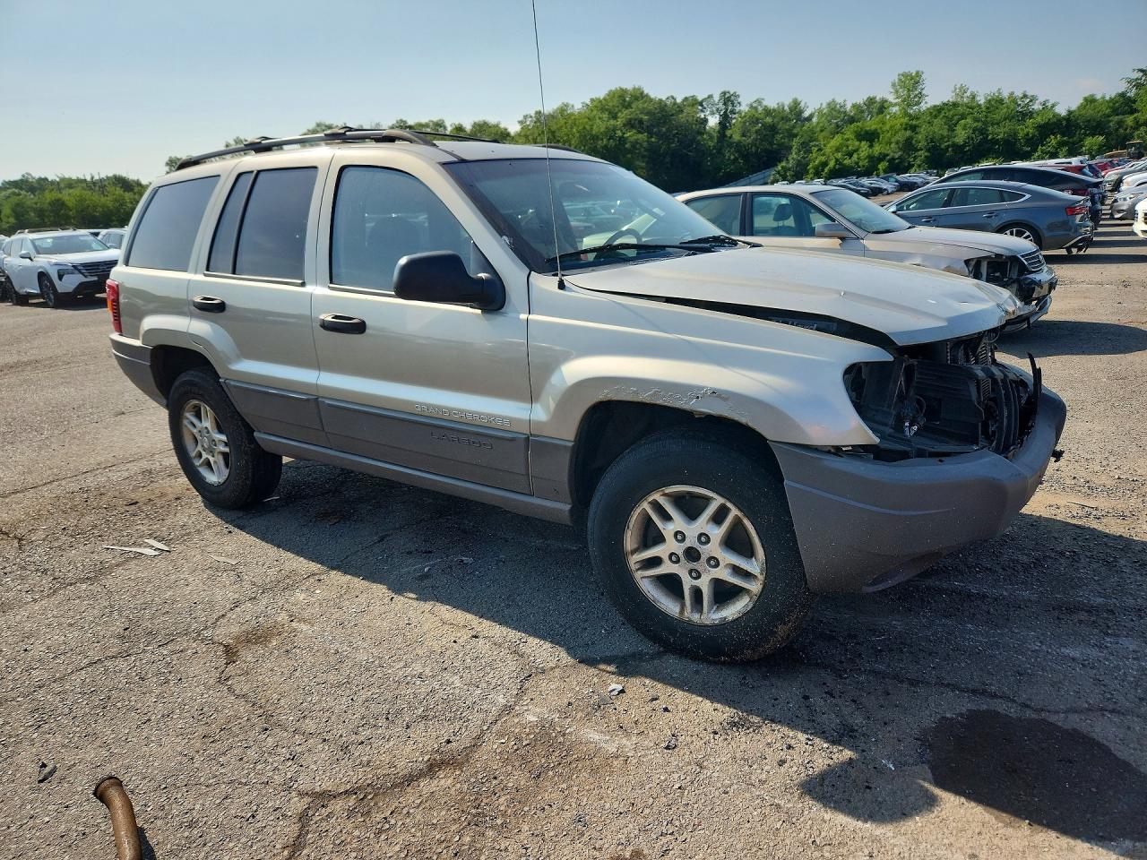 2004 Jeep Grand Cherokee Laredo Silver vin: 1J4GW48SX4C290580