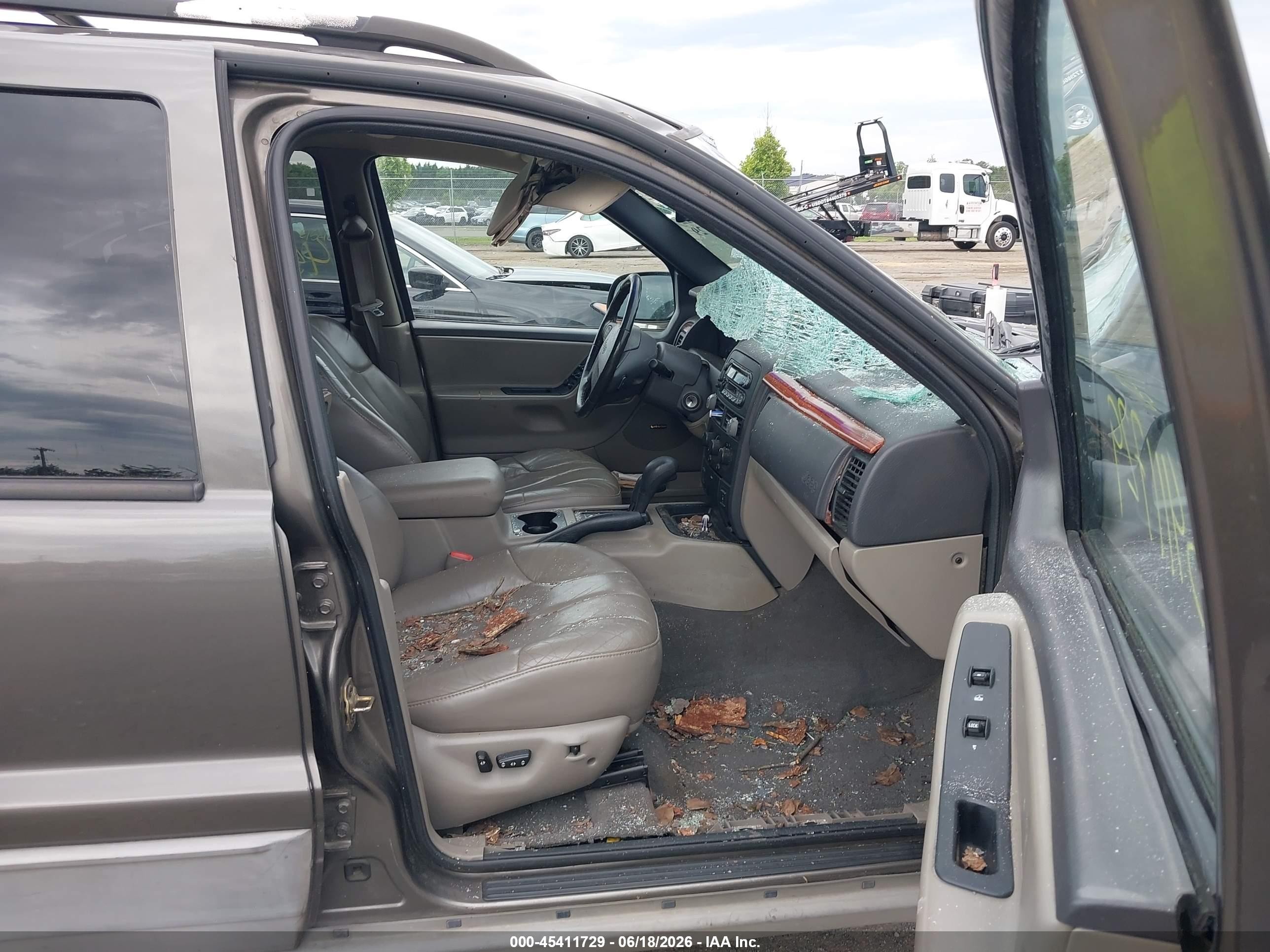 1999 Jeep Grand Cherokee Laredo Gray vin: 1J4GW58N2XC730375