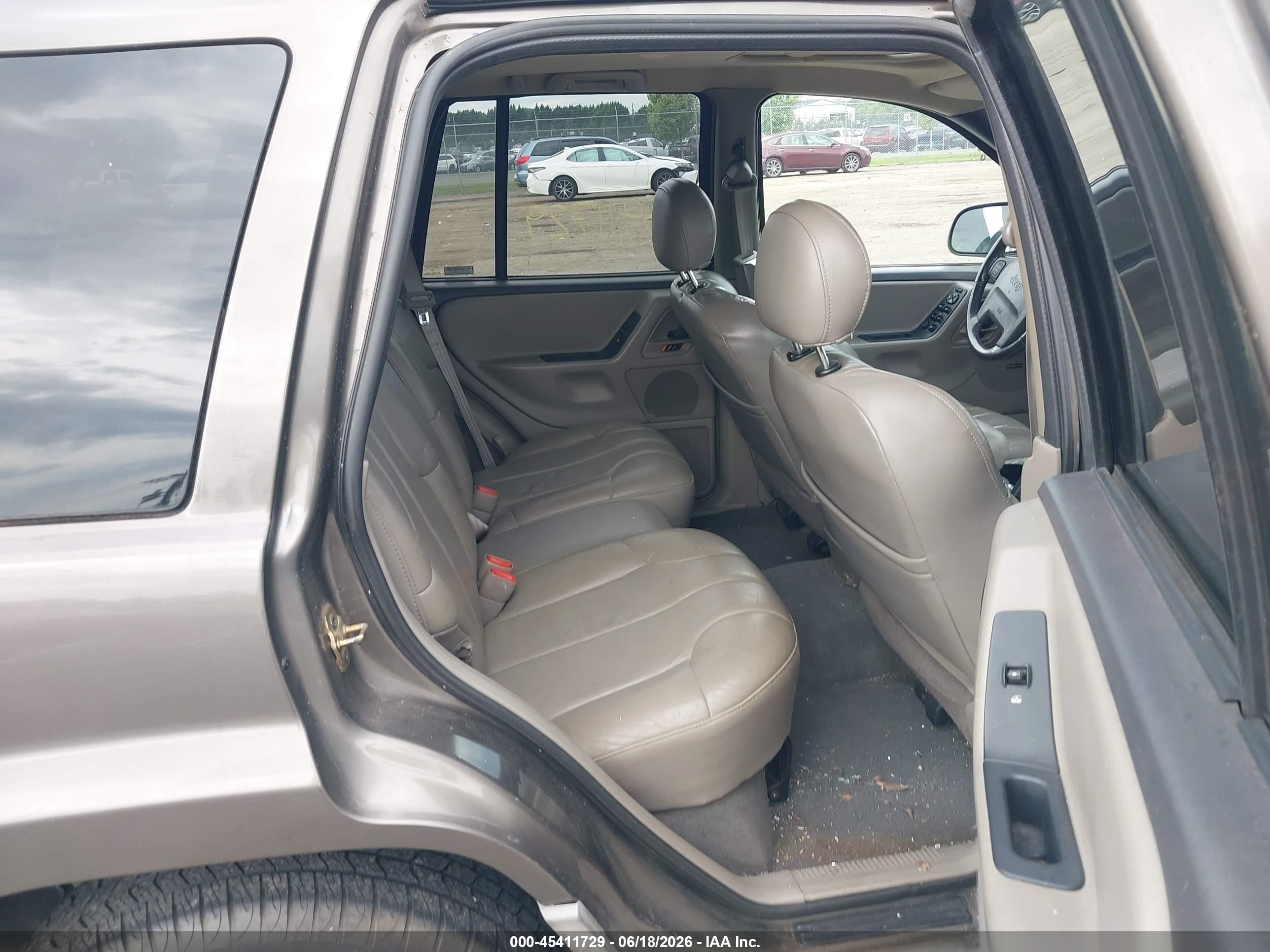 1999 Jeep Grand Cherokee Laredo Gray vin: 1J4GW58N2XC730375