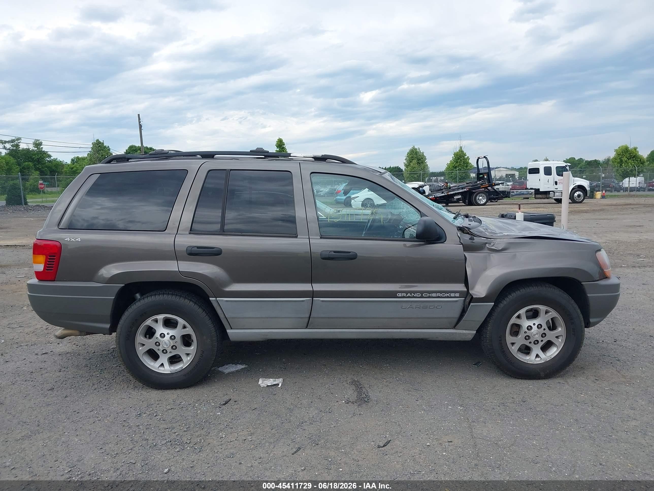 1999 Jeep Grand Cherokee Laredo Gray vin: 1J4GW58N2XC730375