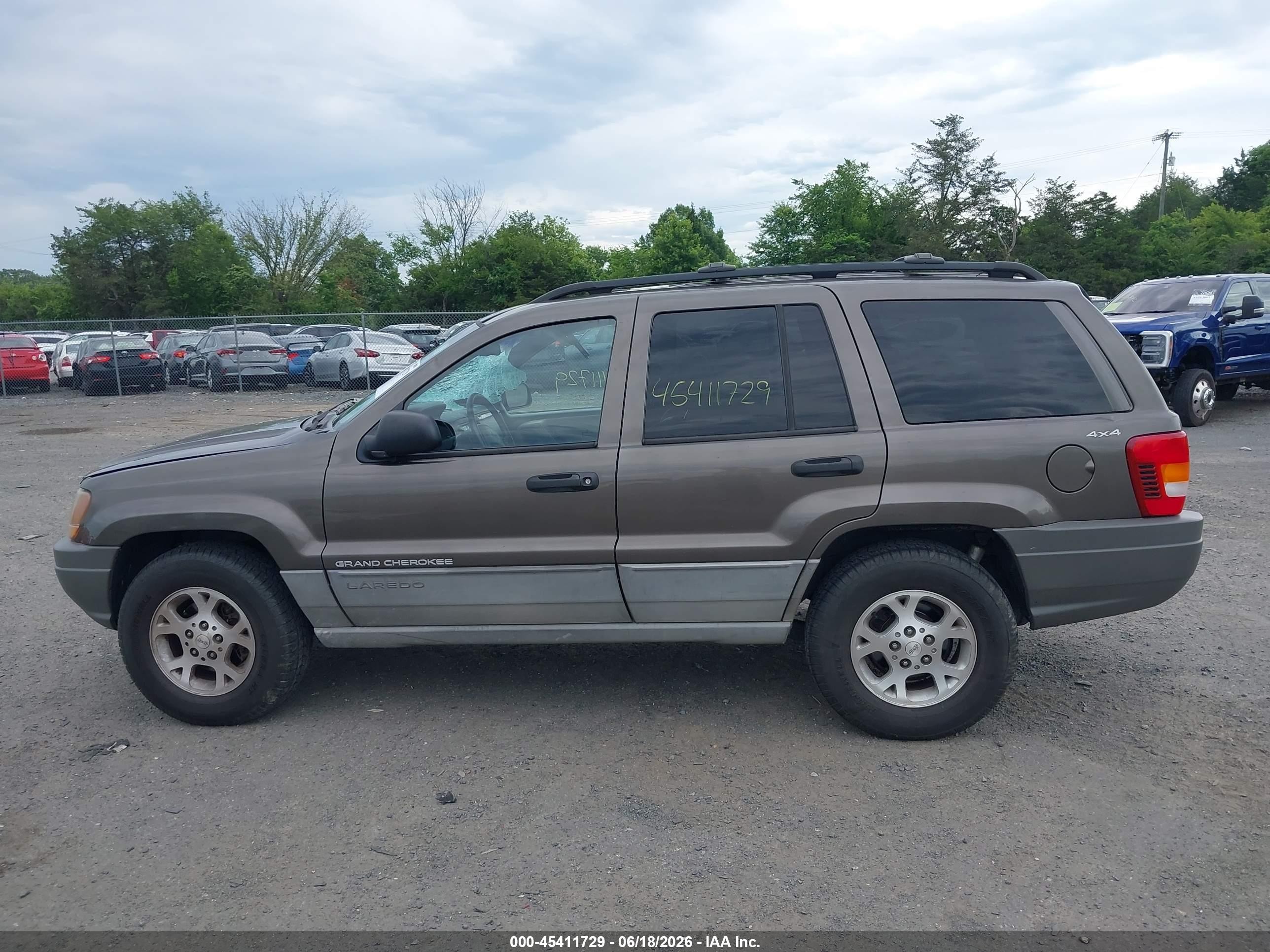 1999 Jeep Grand Cherokee Laredo Gray vin: 1J4GW58N2XC730375