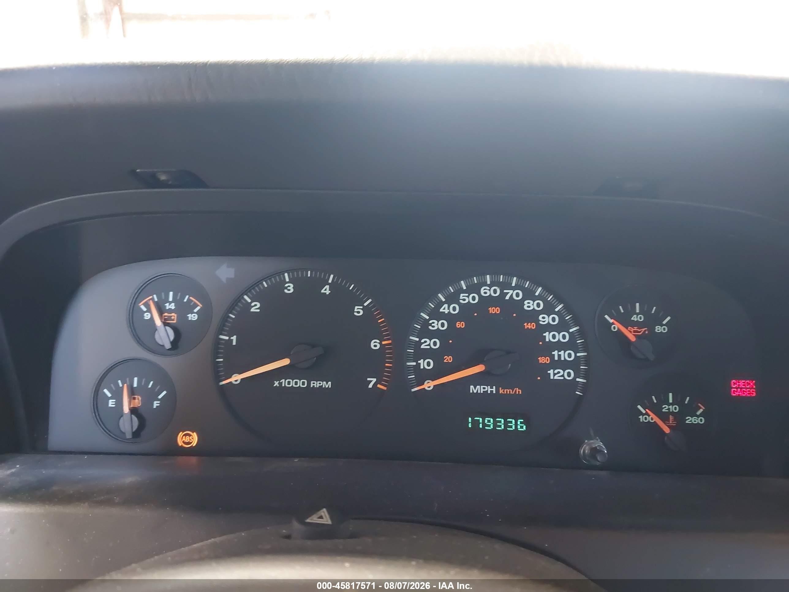 1999 Jeep Grand Cherokee Laredo Gray vin: 1J4GW58S7XC538892