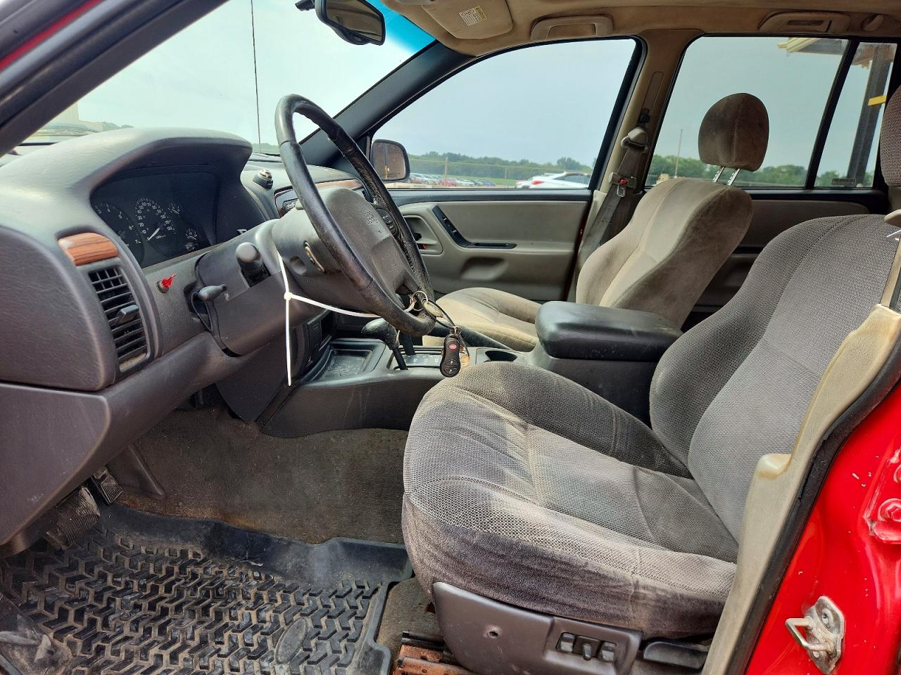 1999 Jeep Grand Cherokee Laredo Red vin: 1J4GW58S8XC588362