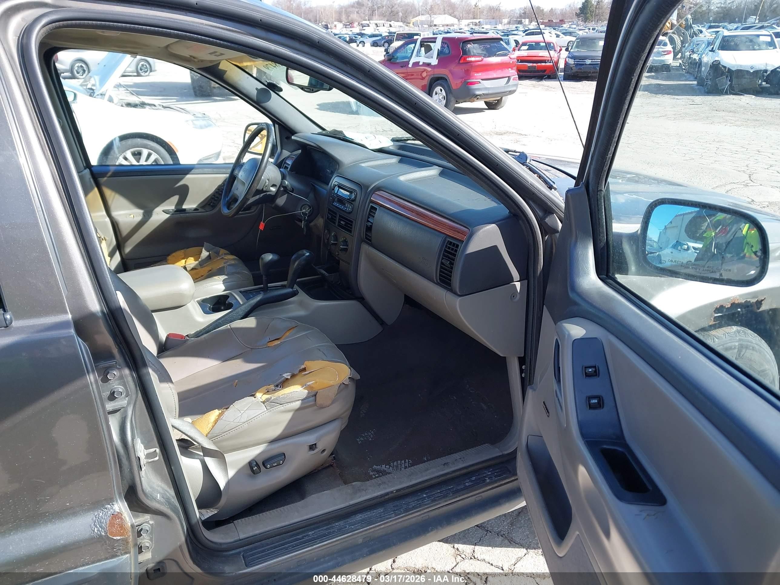 1999 Jeep Grand Cherokee Laredo Серый vin: 1J4GW58SXXC609972