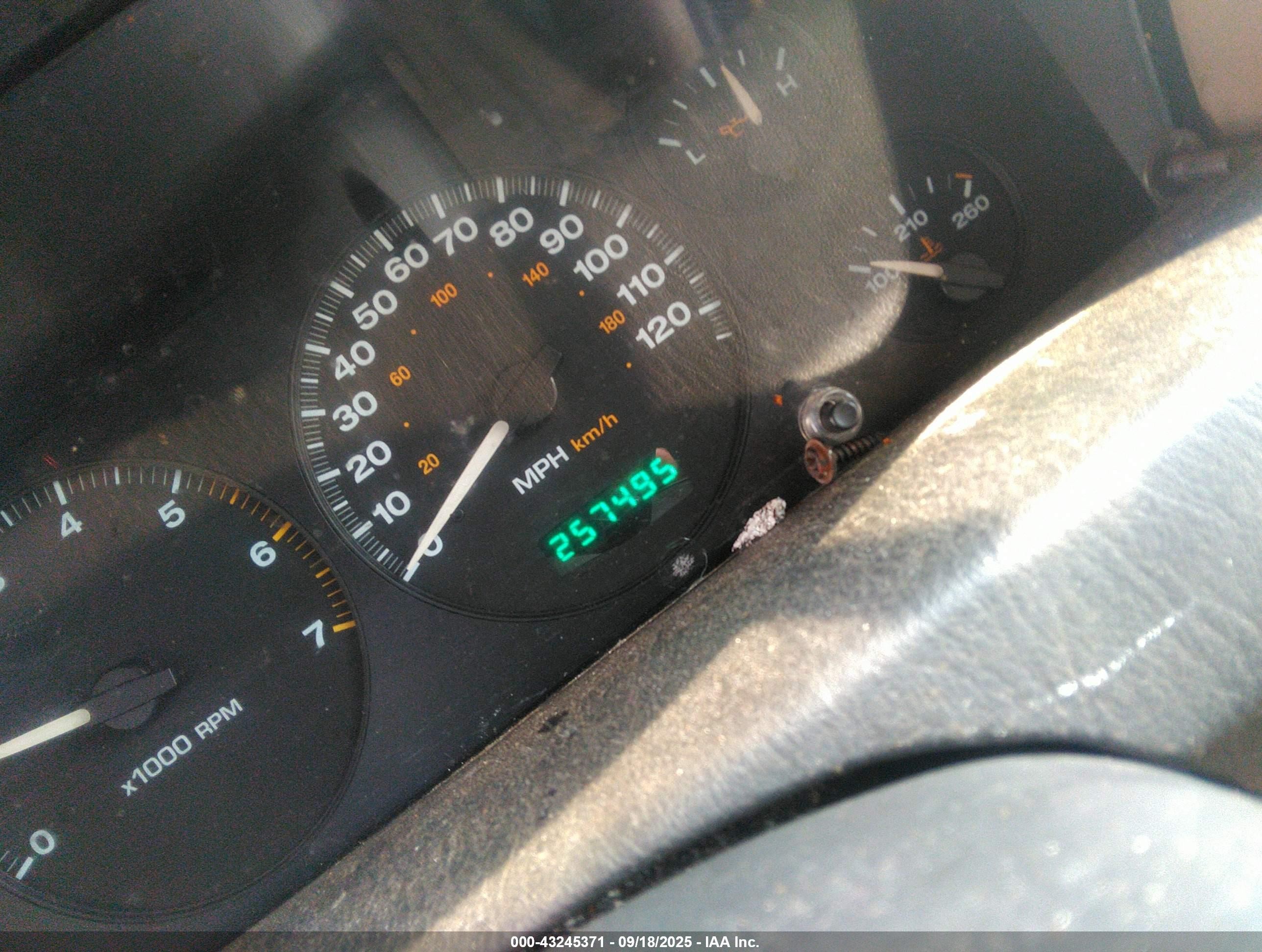 2004 Jeep Grand Cherokee Laredo Серый vin: 1J4GX48S04C227159