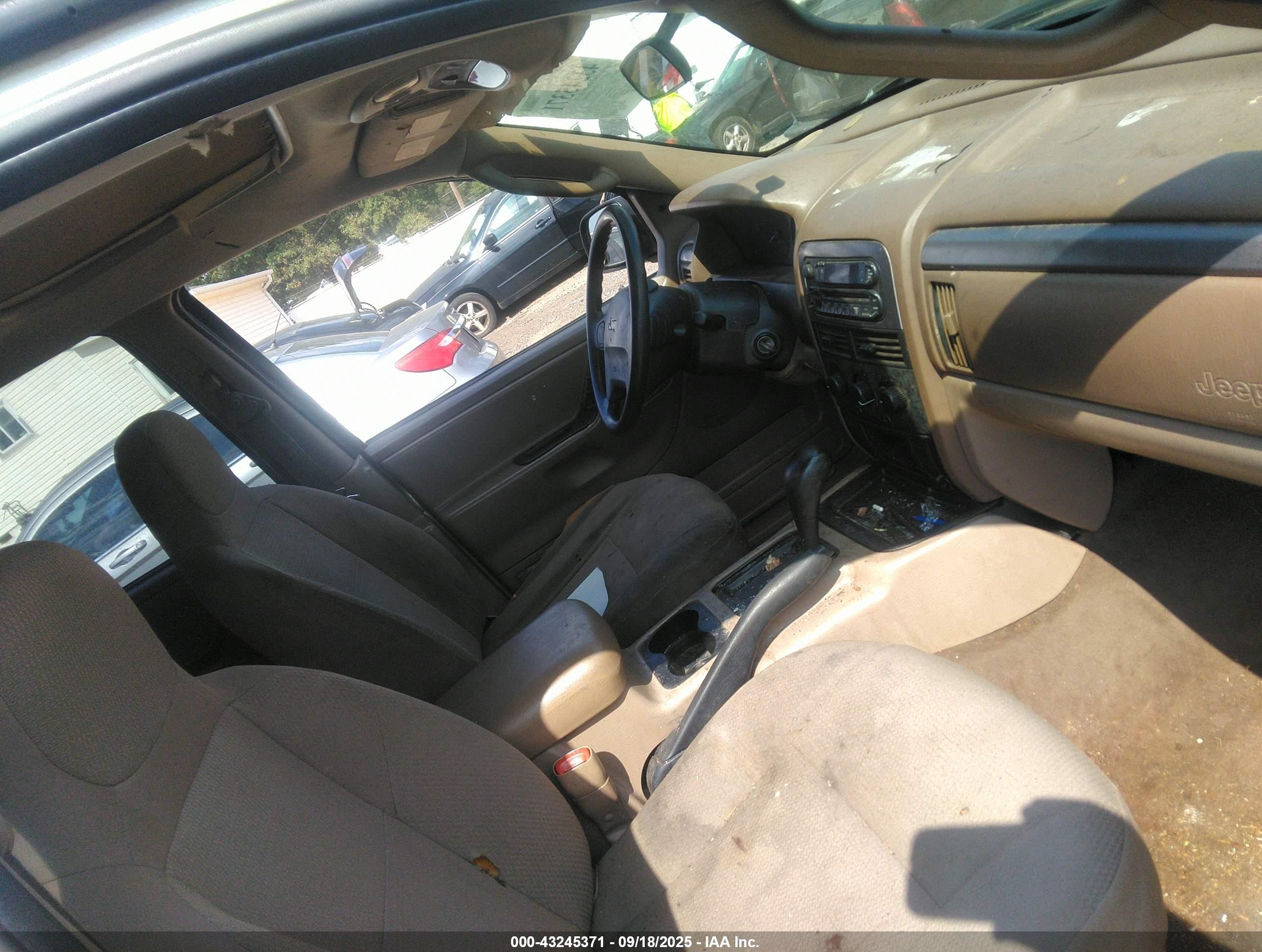 2004 Jeep Grand Cherokee Laredo Серый vin: 1J4GX48S04C227159