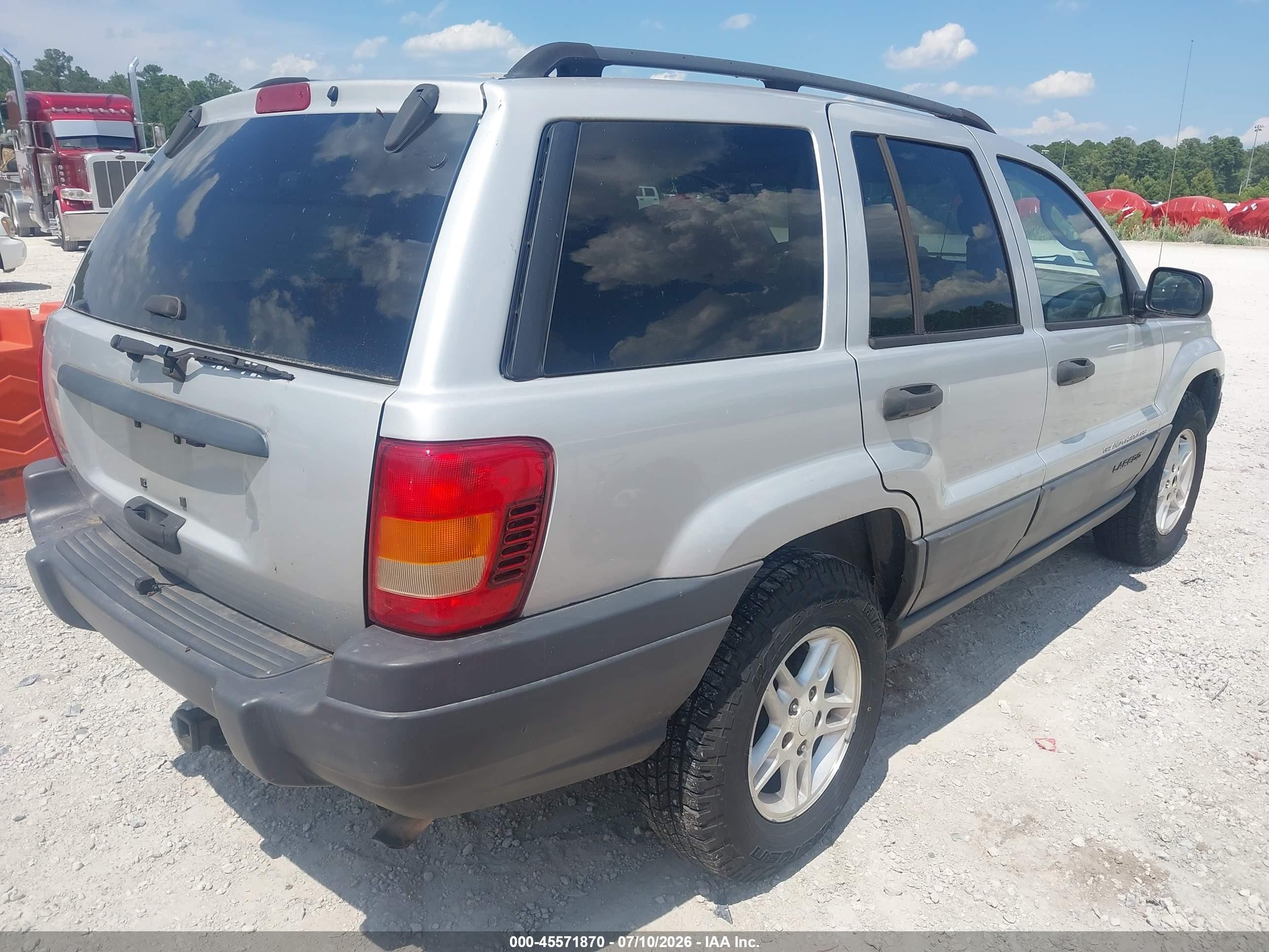 2004 Jeep Grand Cherokee Laredo Silver vin: 1J4GX48S04C402025