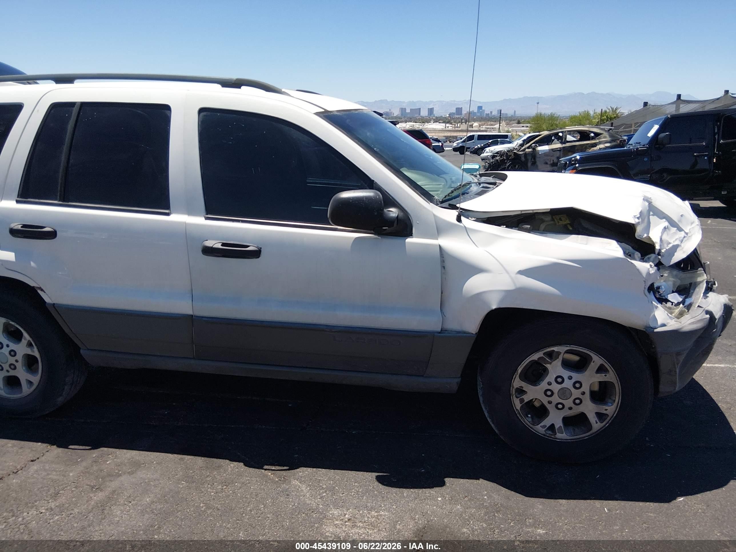 2002 Jeep Grand Cherokee Laredo White vin: 1J4GX48S22C224731