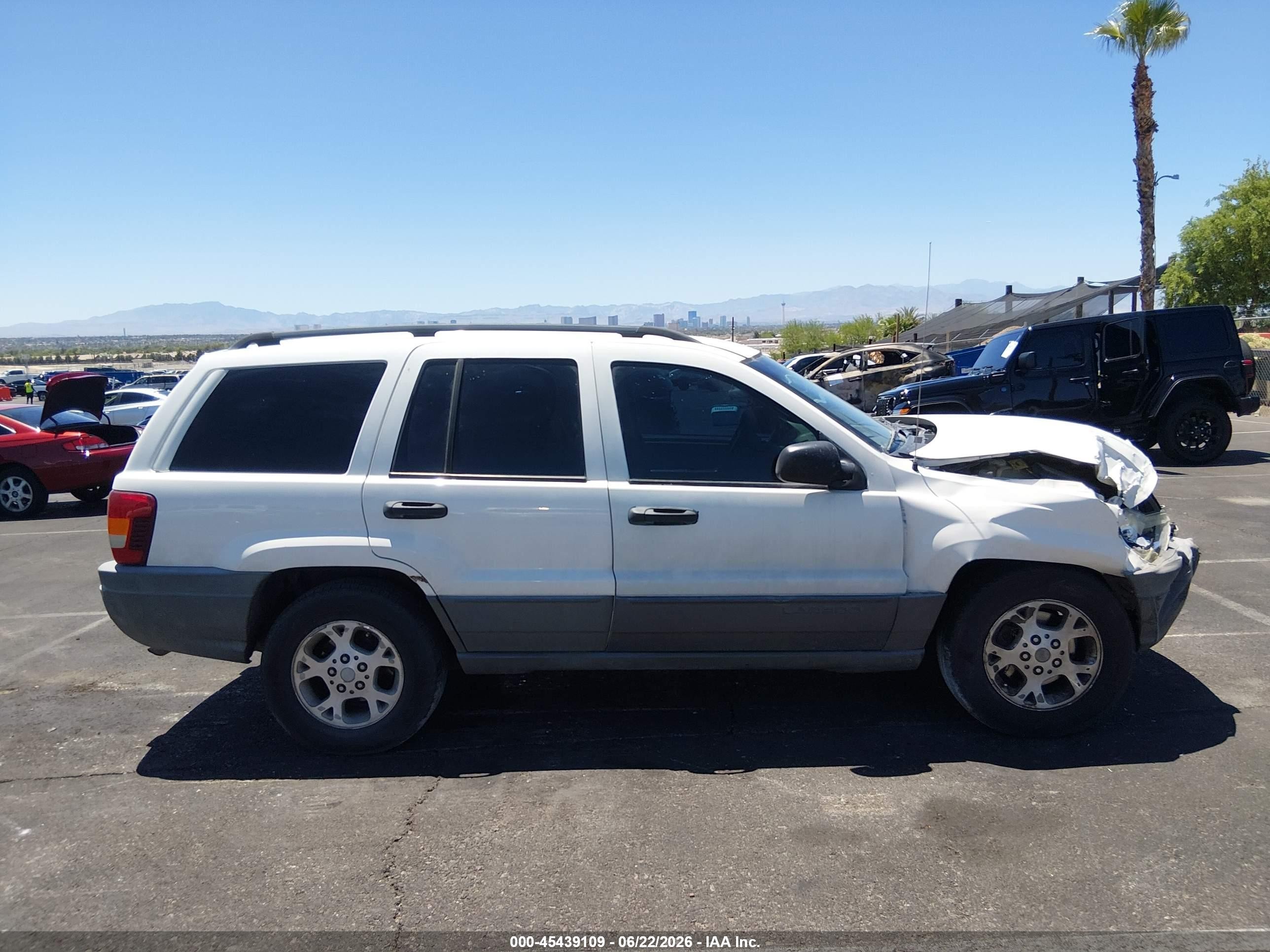 2002 Jeep Grand Cherokee Laredo White vin: 1J4GX48S22C224731